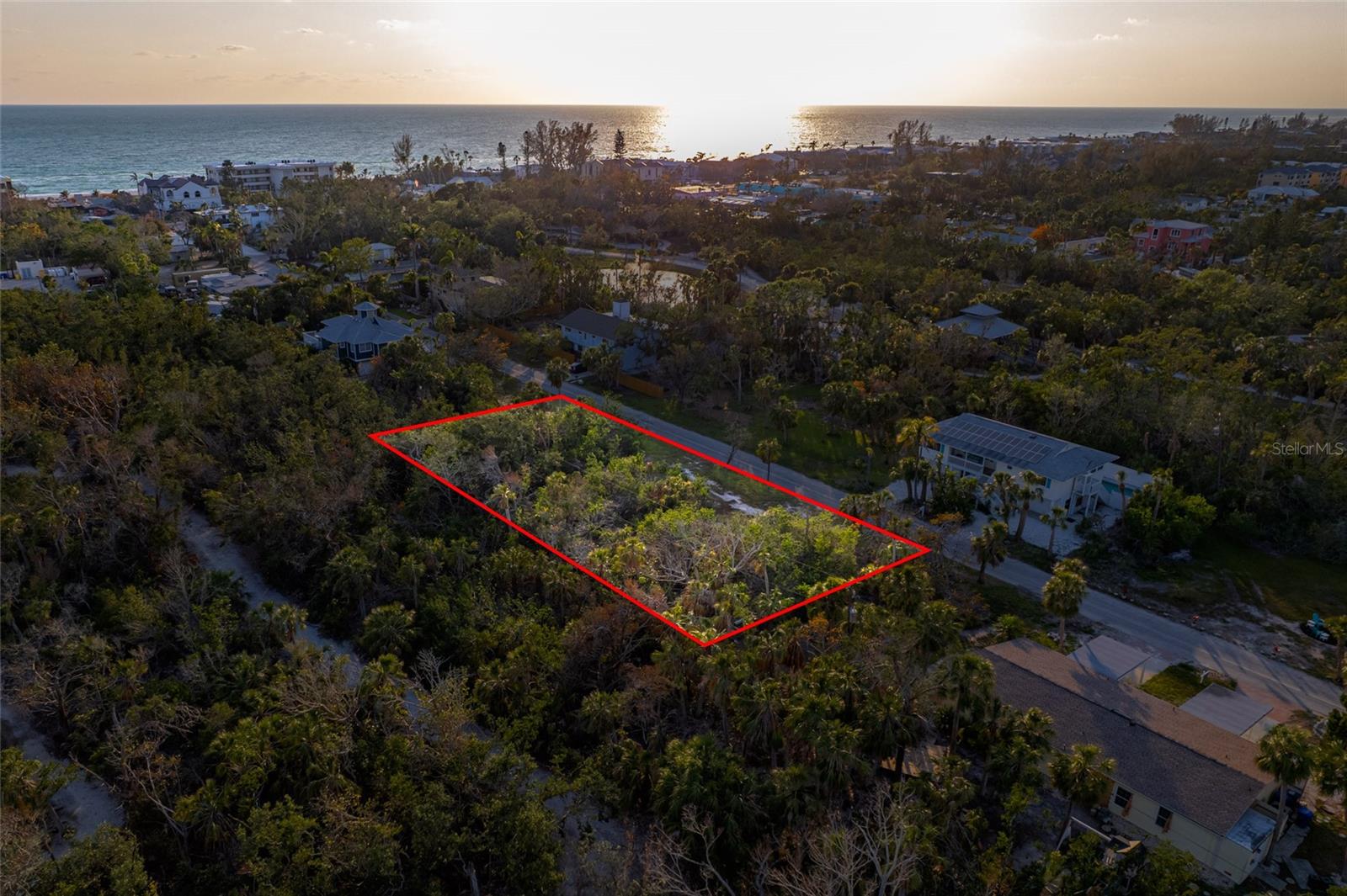 560 GULF BAY RD, LONGBOAT KEY, FL