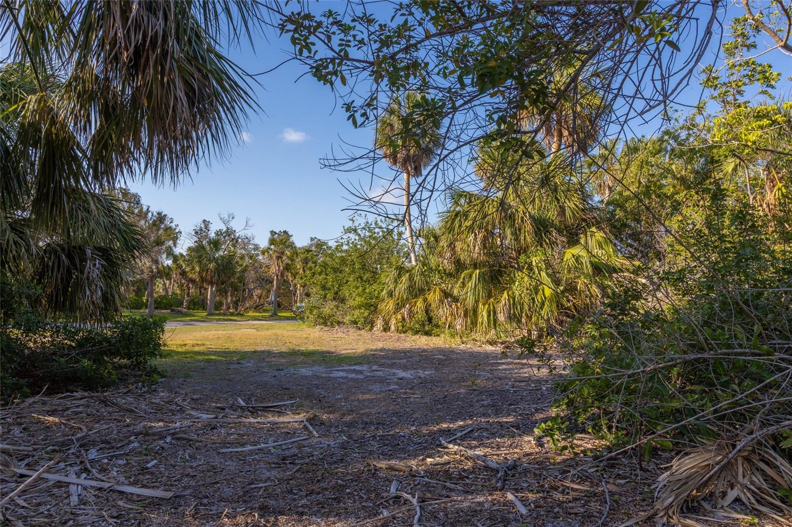 560 GULF BAY RD, LONGBOAT KEY, FL — photo 7