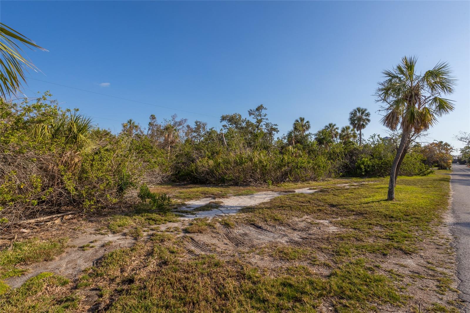 560 GULF BAY RD, LONGBOAT KEY, FL — photo 8