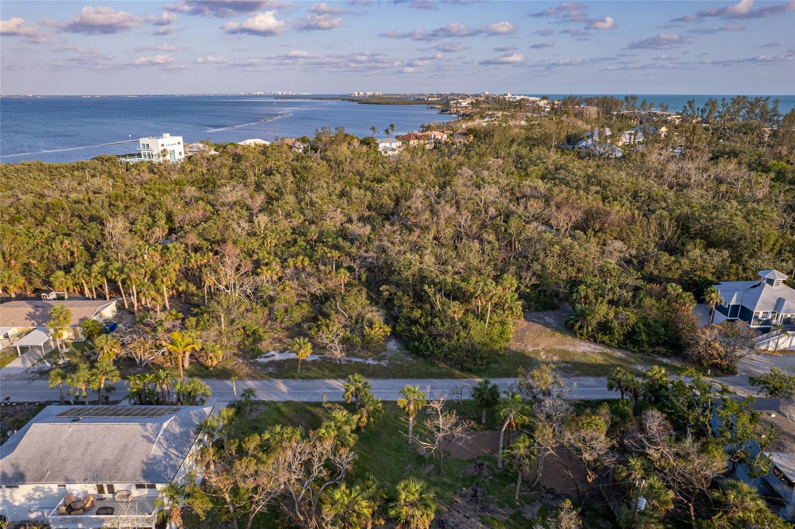 560 GULF BAY RD, LONGBOAT KEY, FL — photo 10