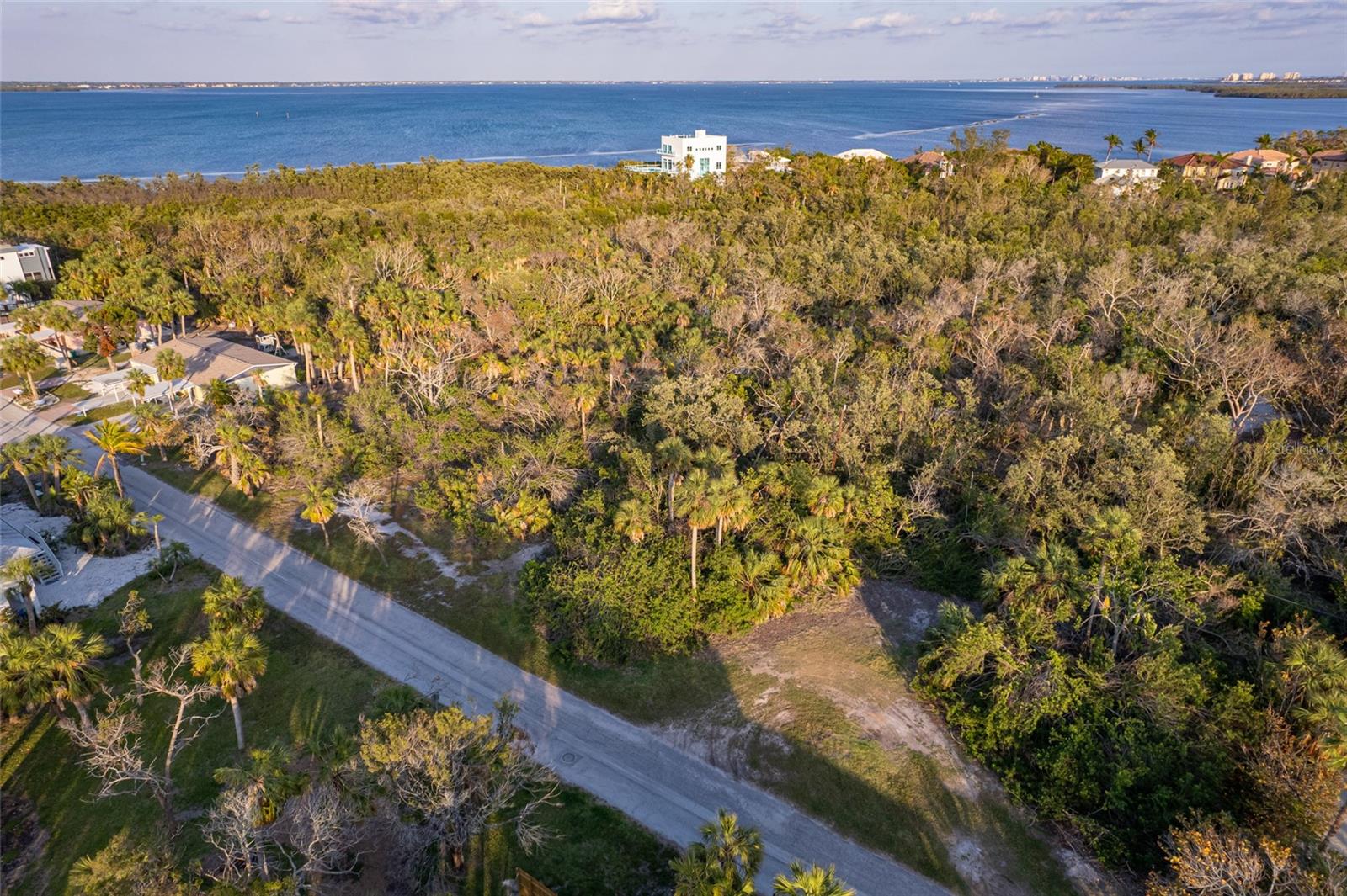 560 GULF BAY RD, LONGBOAT KEY, FL — photo 14