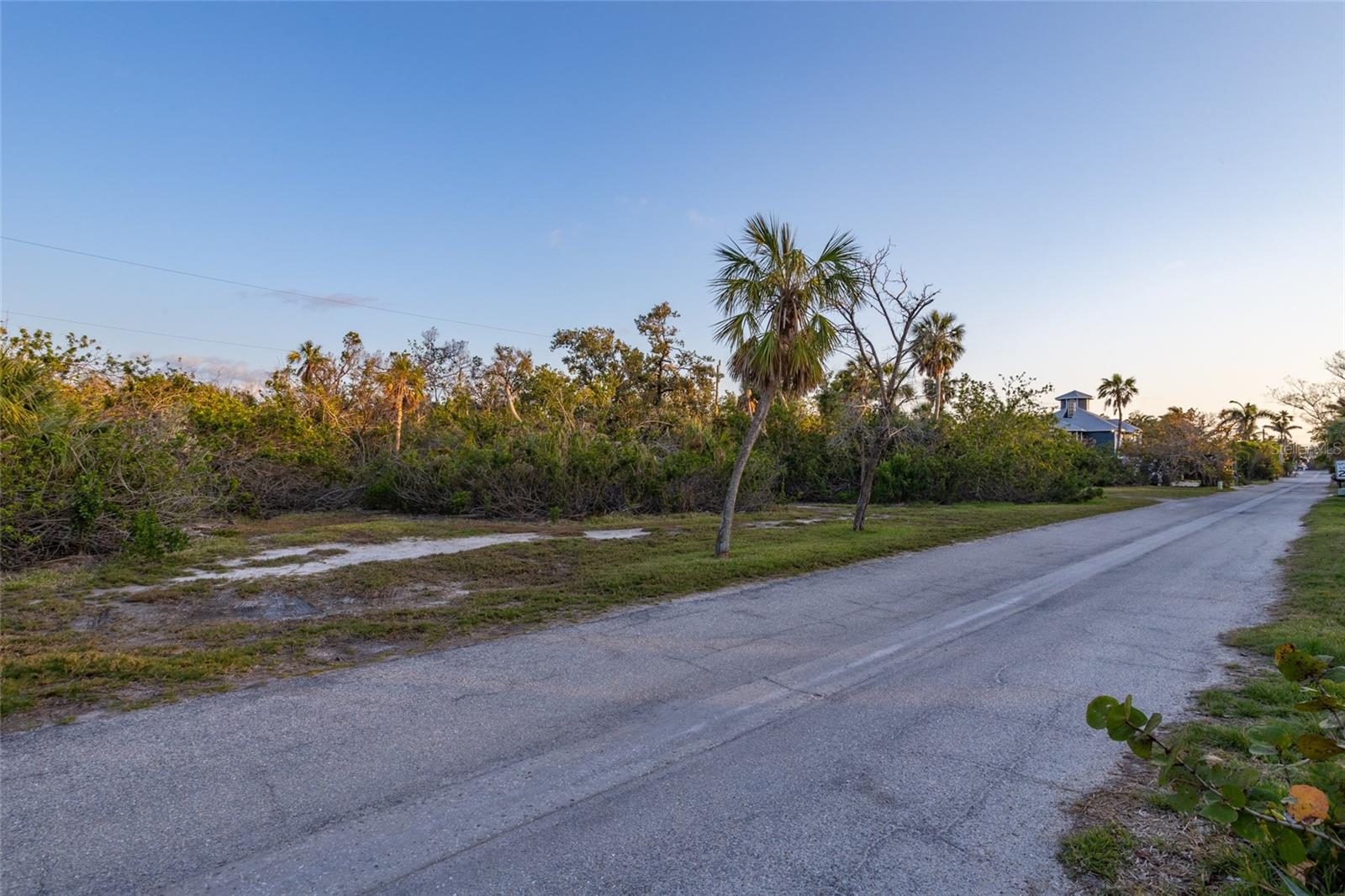 560 GULF BAY RD, LONGBOAT KEY, FL — photo 27