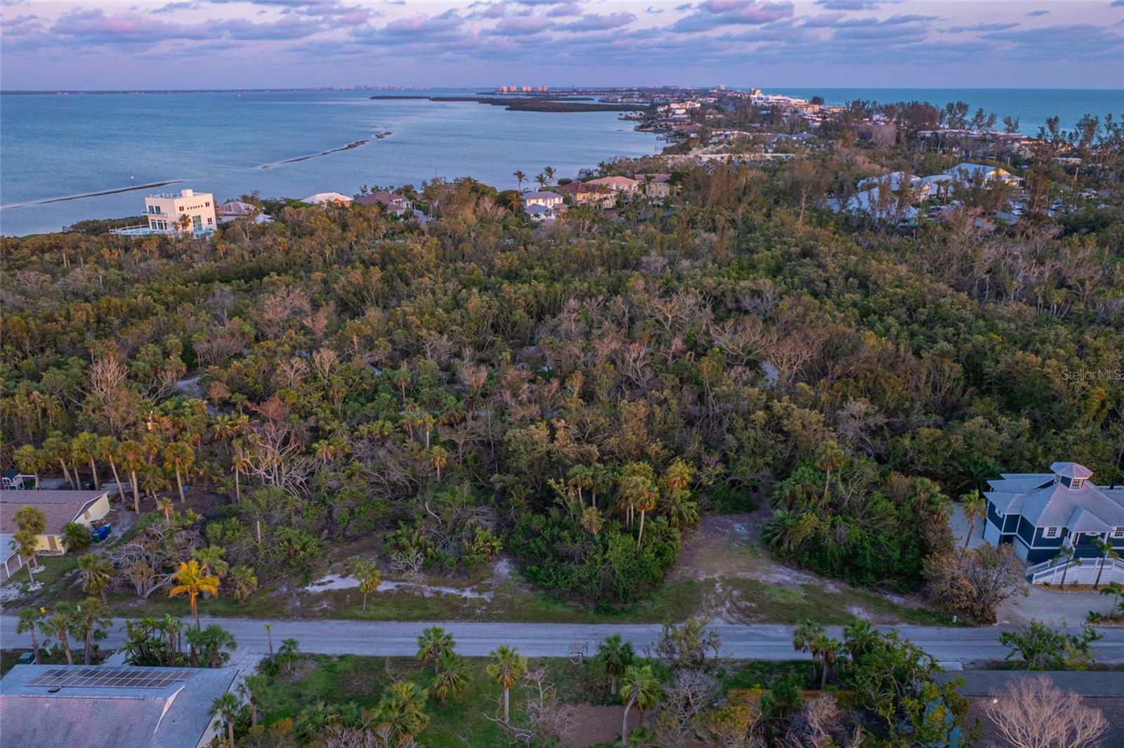 560 GULF BAY RD, LONGBOAT KEY, FL — photo 30