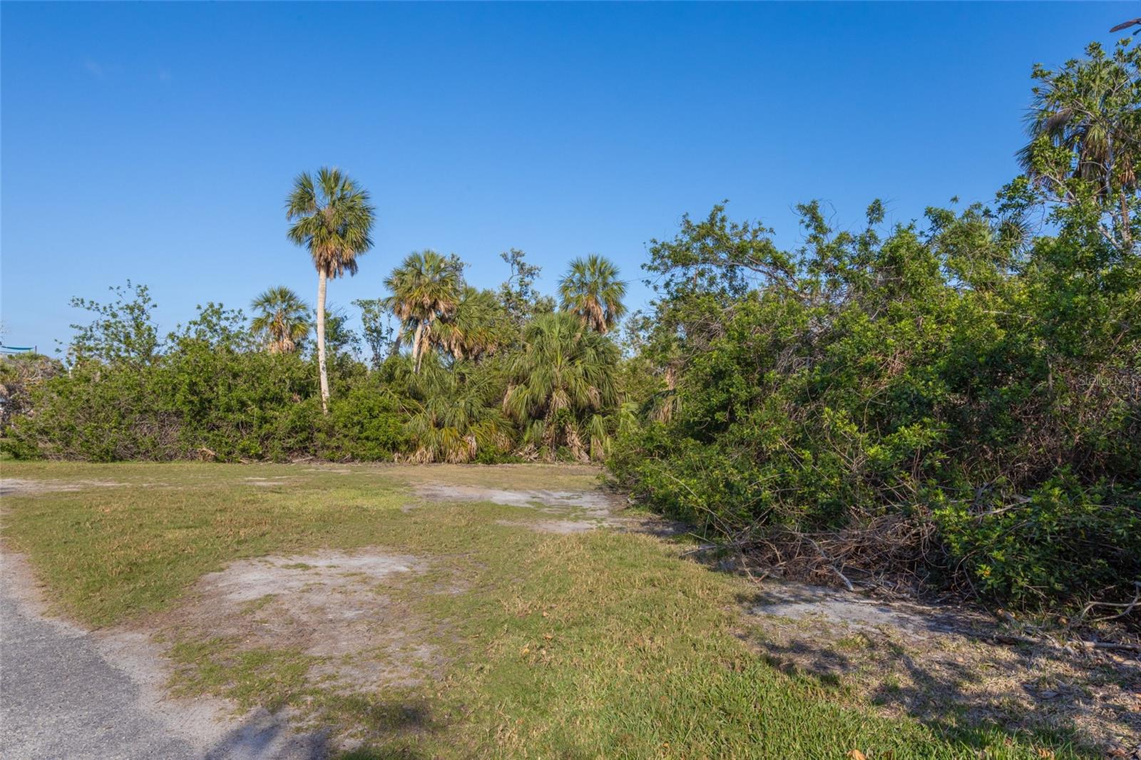 560 GULF BAY RD, LONGBOAT KEY, FL — photo 31