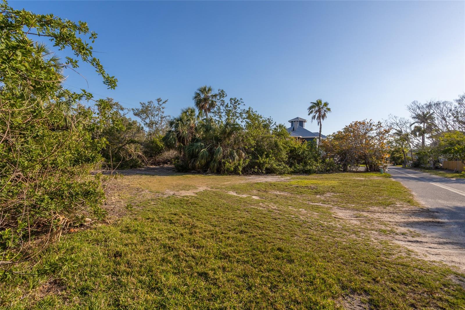 560 GULF BAY RD, LONGBOAT KEY, FL — photo 32