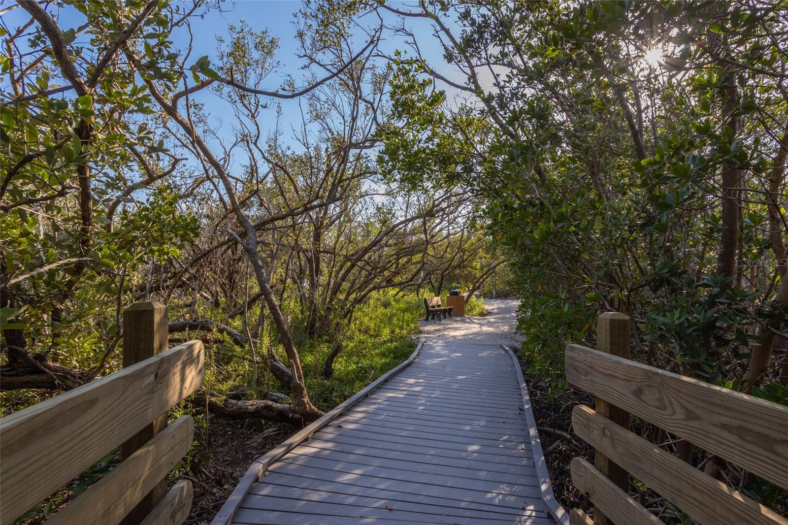 560 GULF BAY RD, LONGBOAT KEY, FL — photo 37