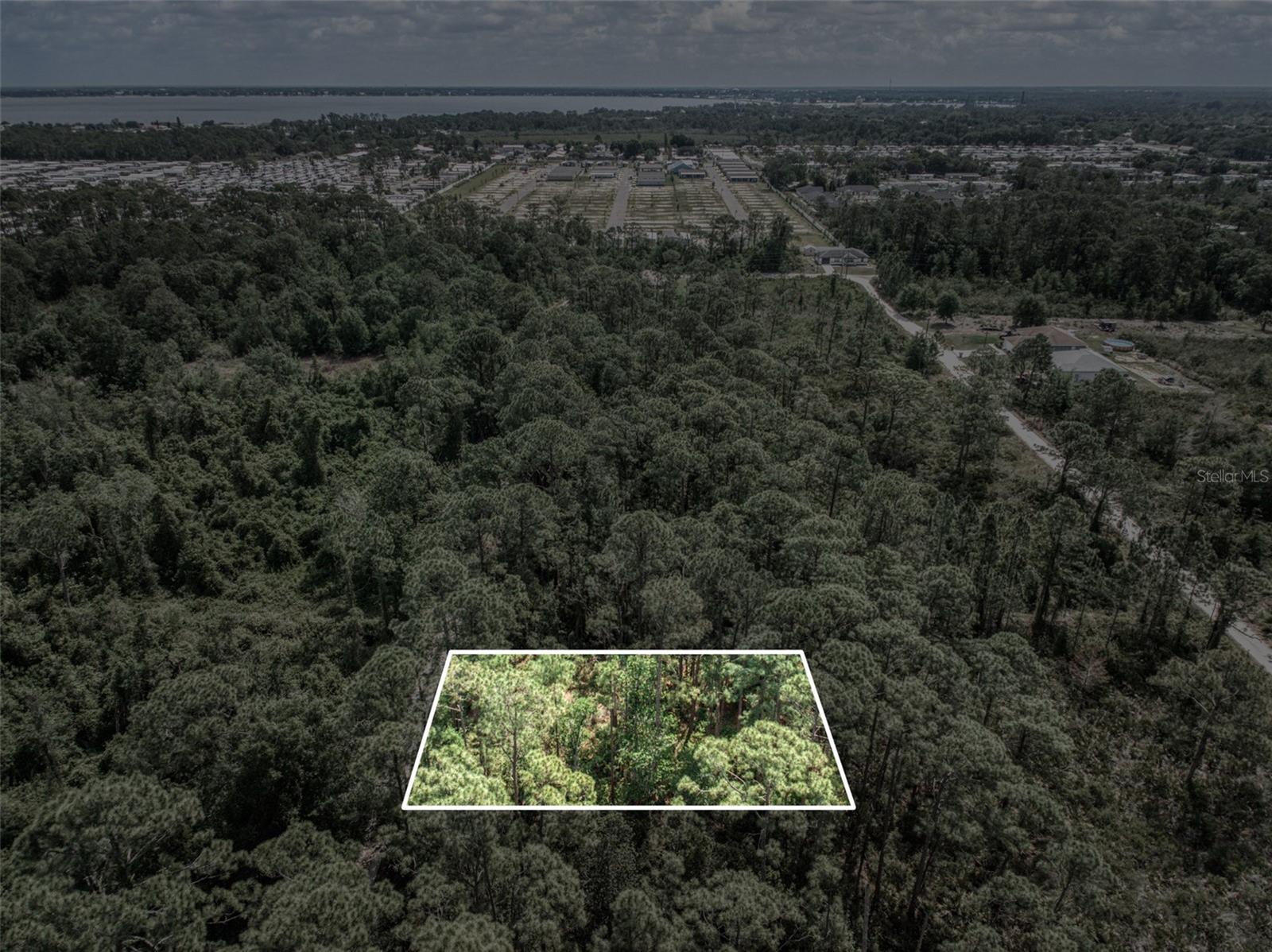 242 CONDOR AVE, SEBRING, FL — photo 2