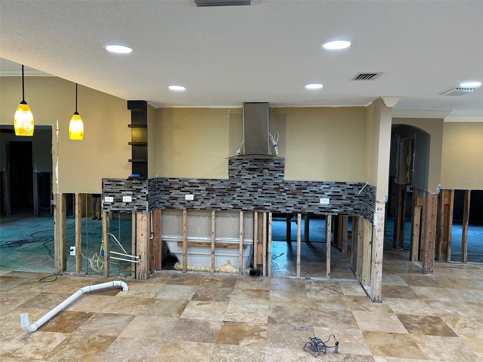 833 LANTANA AVE, CLEARWATER BEACH, FL — photo 19