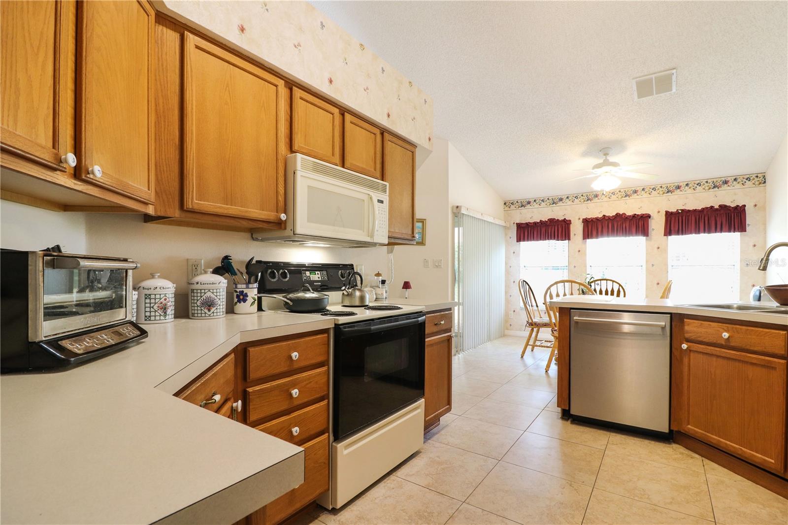 25339 CRESTWATER DR, LEESBURG, FL — photo 15