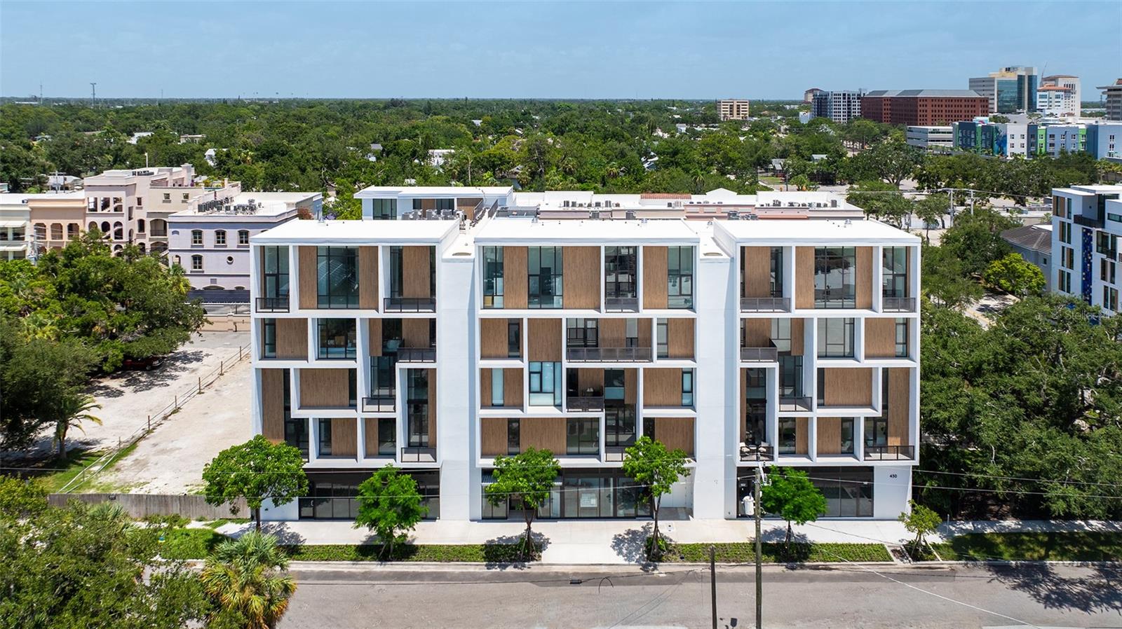 430 KUMQUAT CT #202, SARASOTA, FL