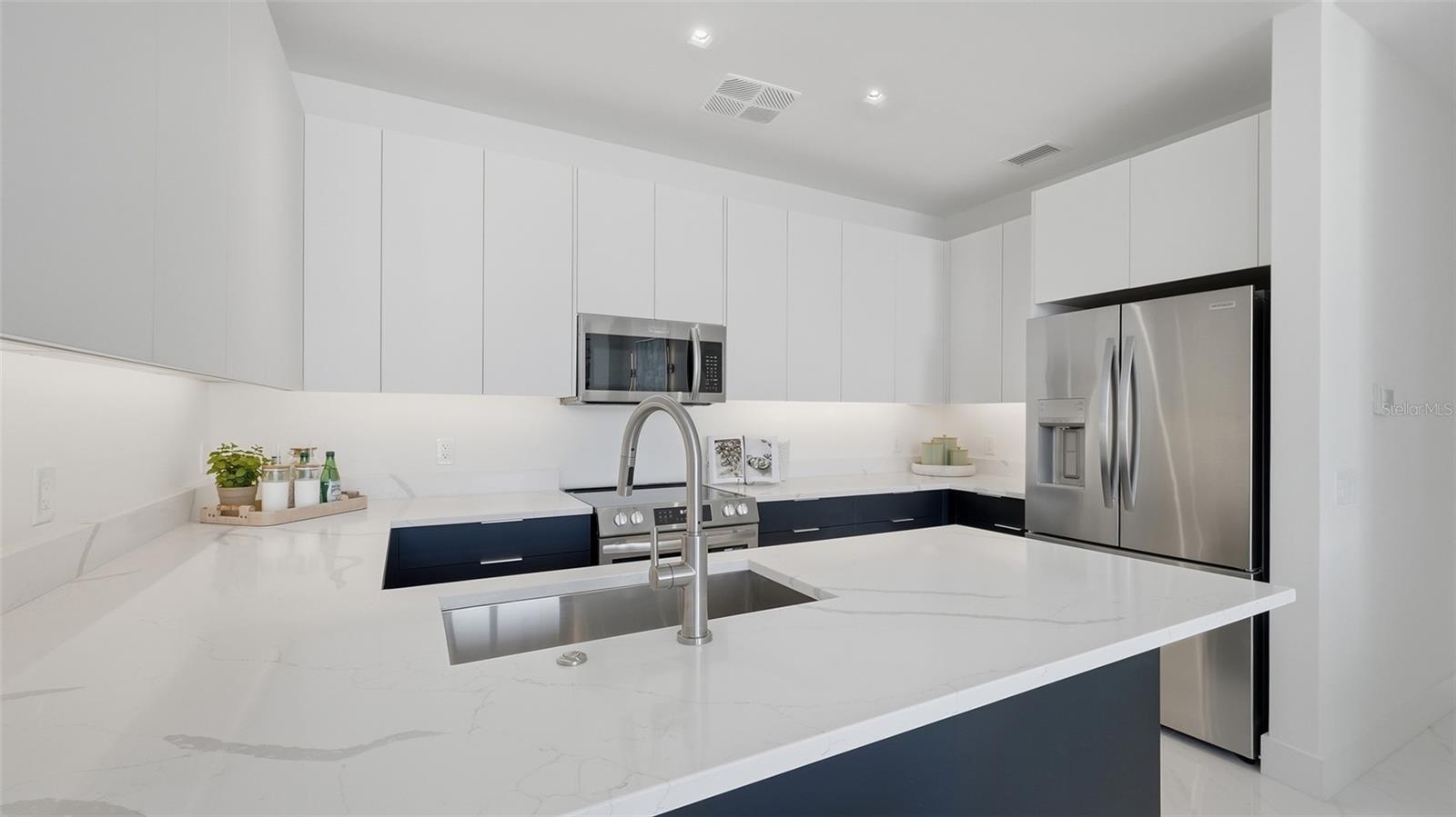 430 KUMQUAT CT #202, SARASOTA, FL — photo 15