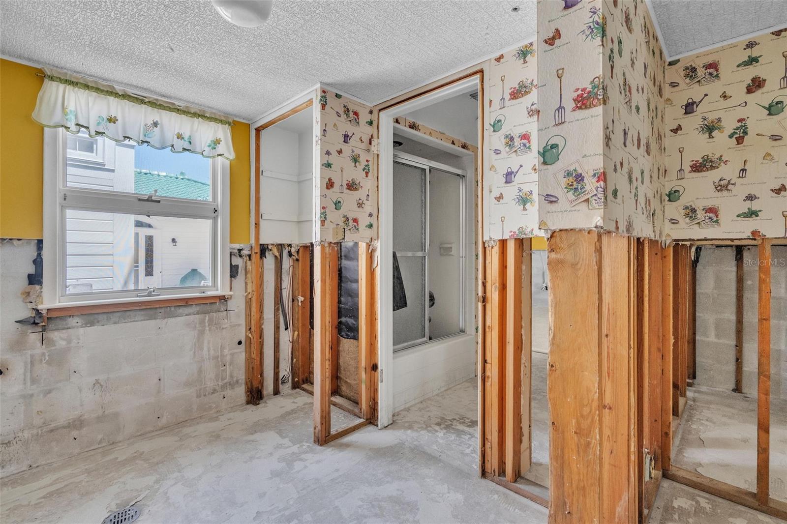 1058 ELDORADO AVE, CLEARWATER BEACH, FL — photo 93