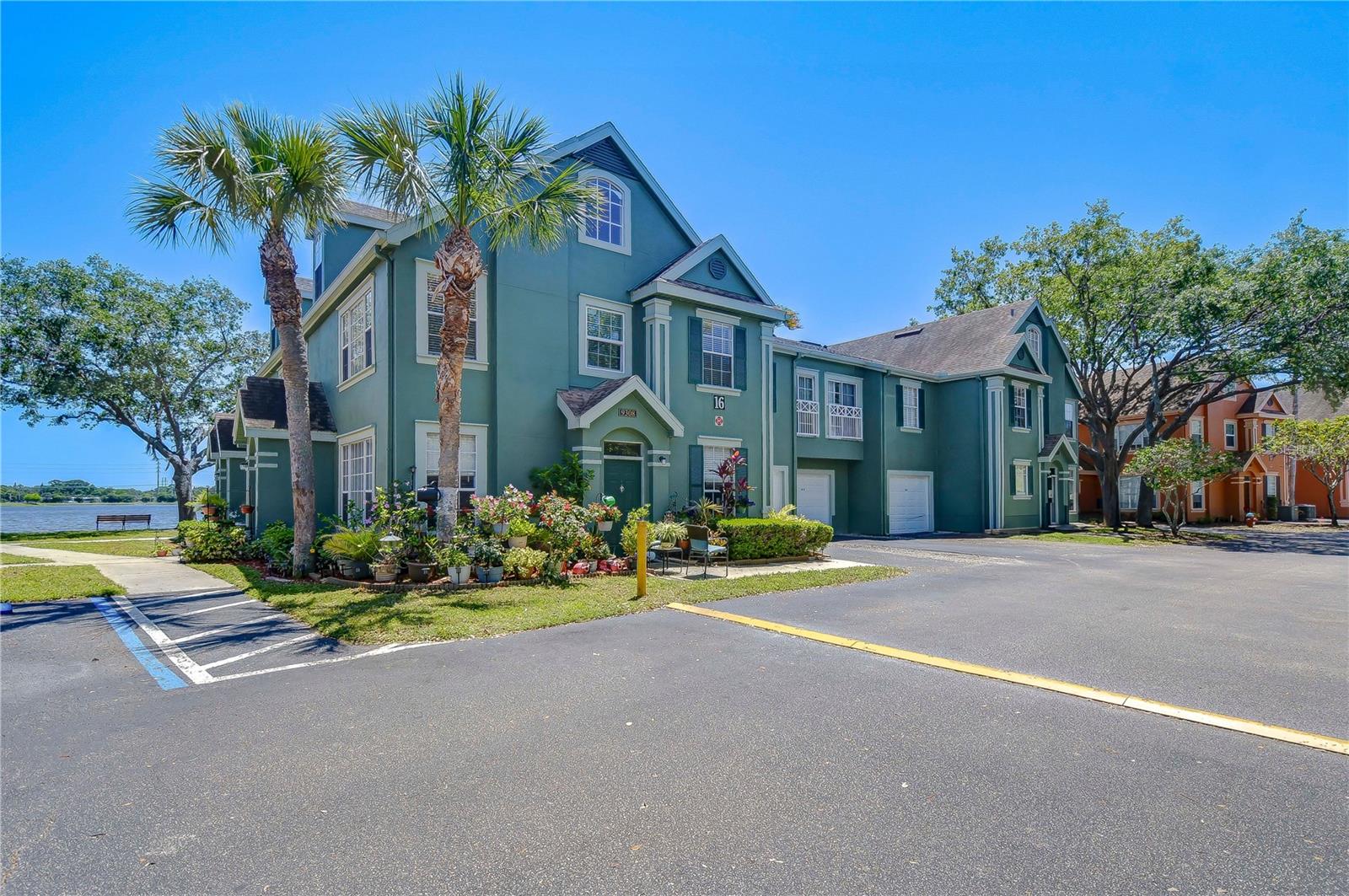9304 LAKE CHASE ISLAND WAY, TAMPA, FL — photo 2