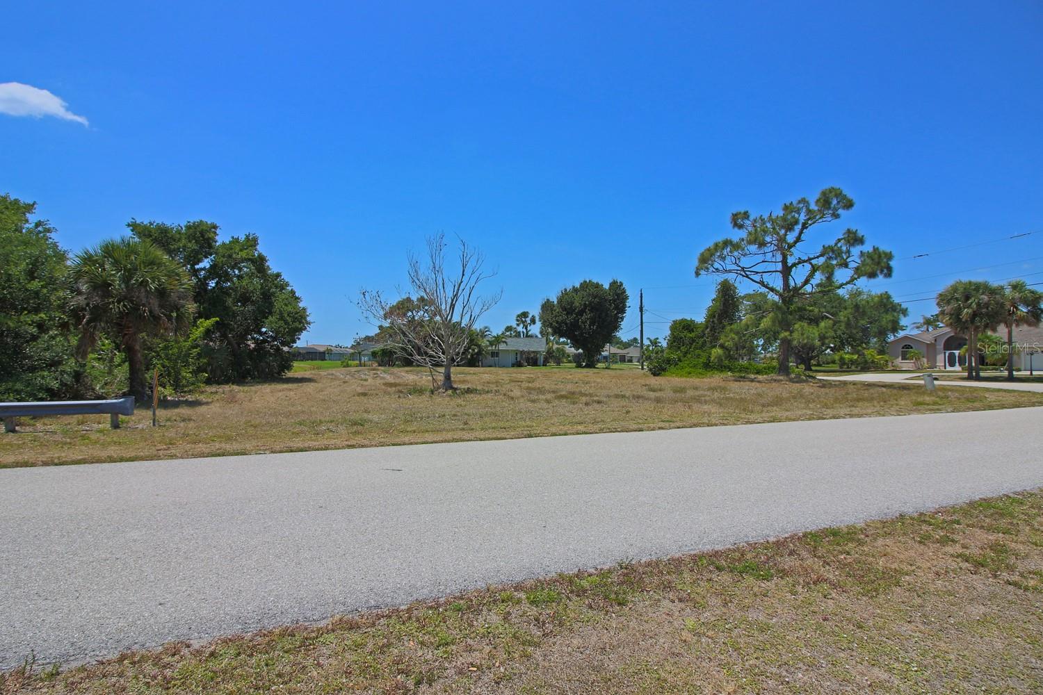 133 FAIRWAY RD, ROTONDA WEST, FL — photo 10