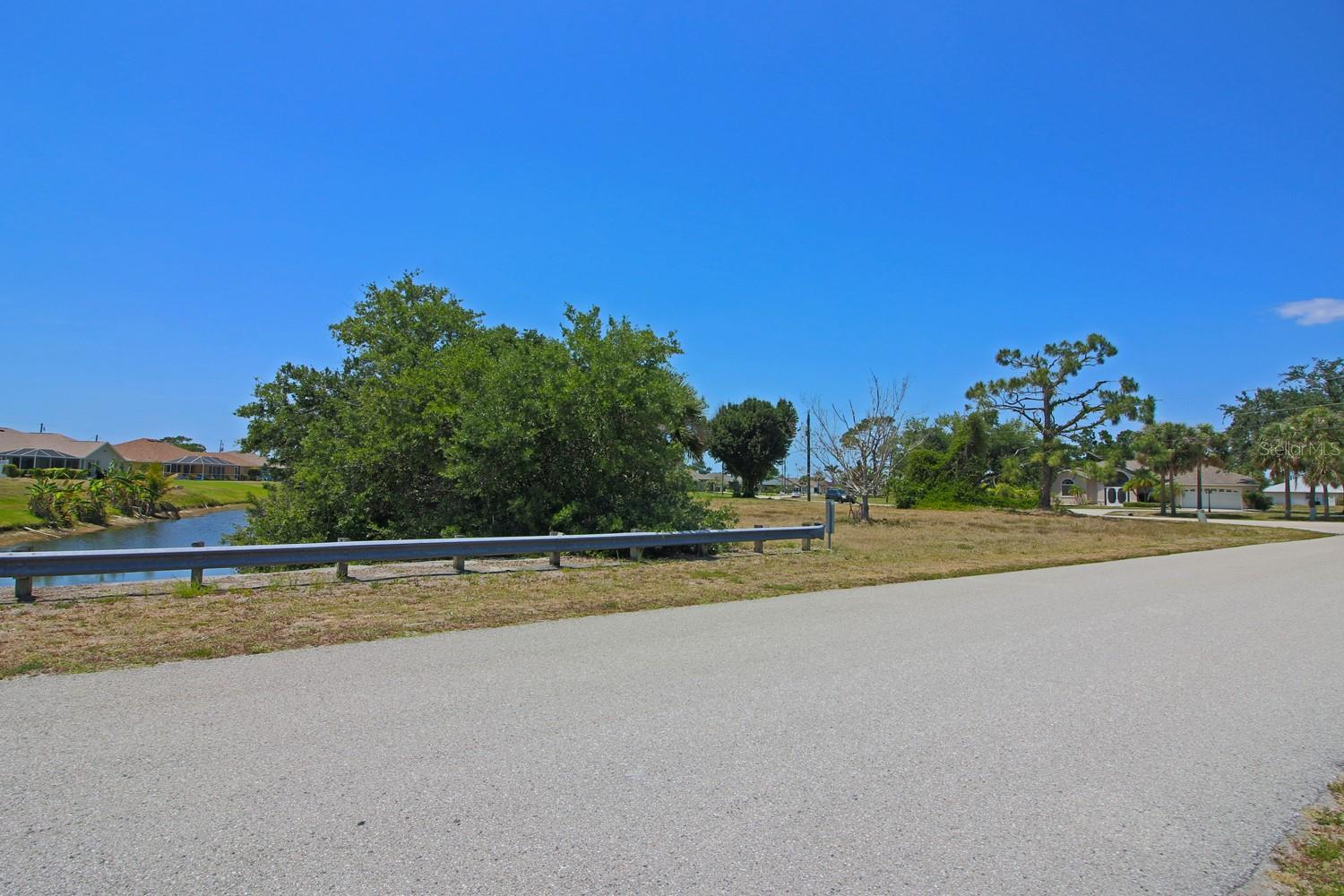 133 FAIRWAY RD, ROTONDA WEST, FL — photo 11