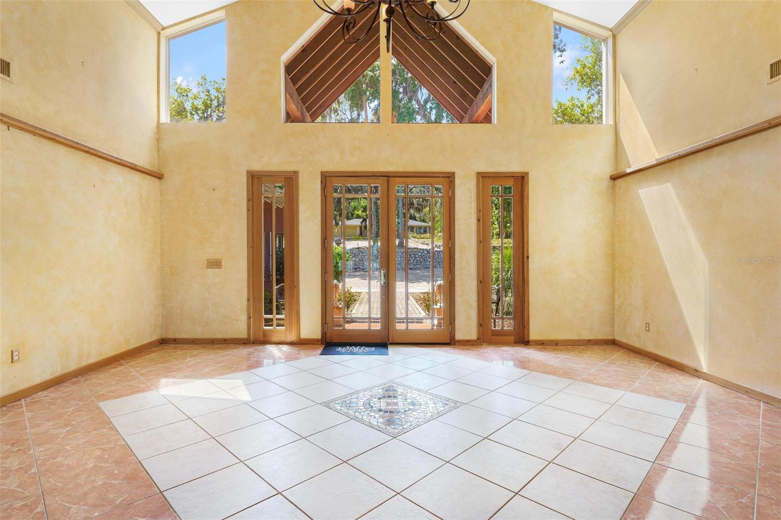 2400 N GRIFFIN DR, LEESBURG, FL — photo 15