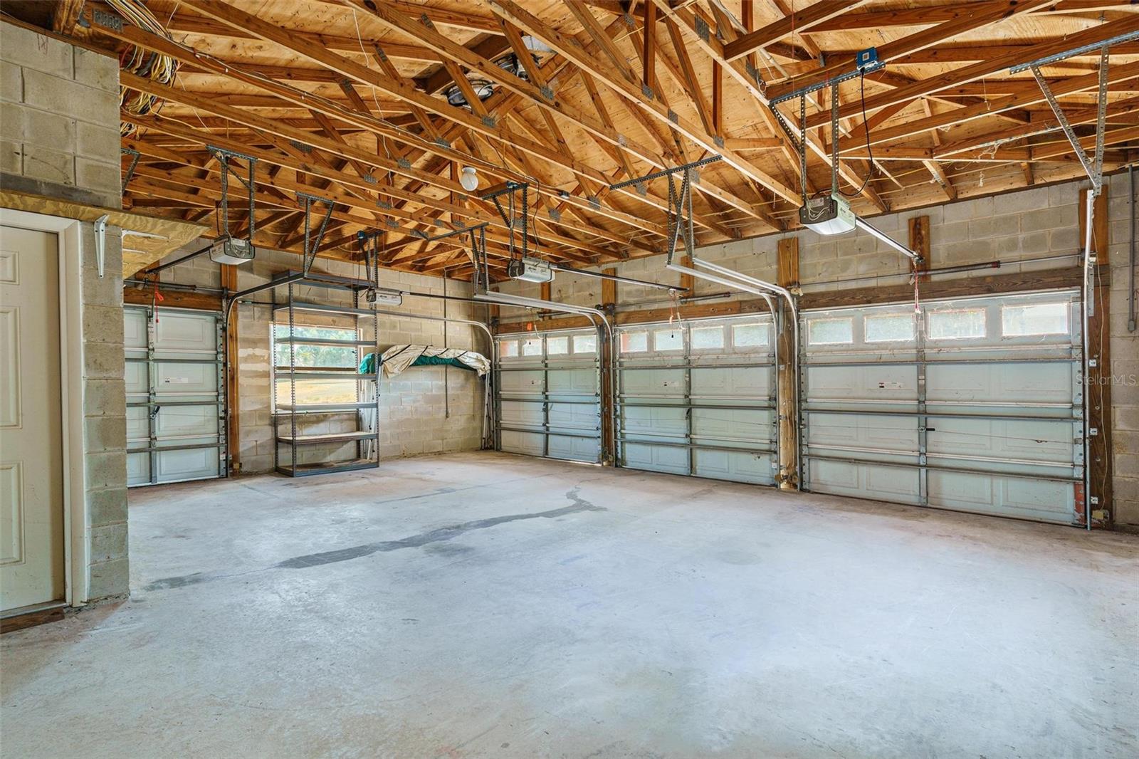 2400 N GRIFFIN DR, LEESBURG, FL — photo 115