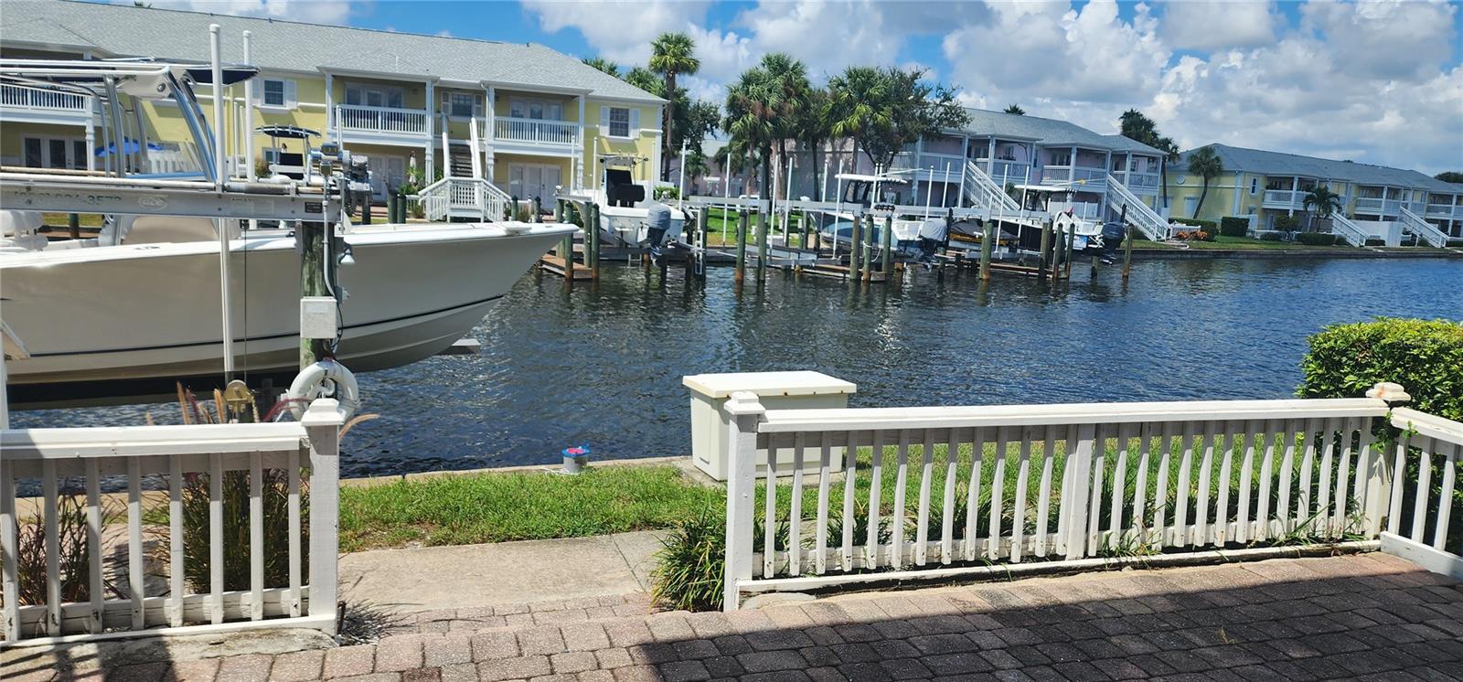 5215 COQUINA KEY DR SE #B, ST PETERSBURG, FL