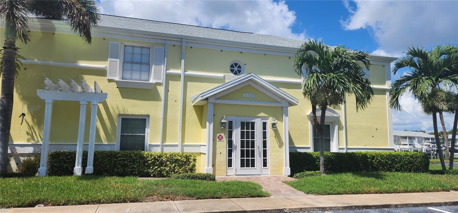 5215 COQUINA KEY DR SE #B, ST PETERSBURG, FL — photo 2