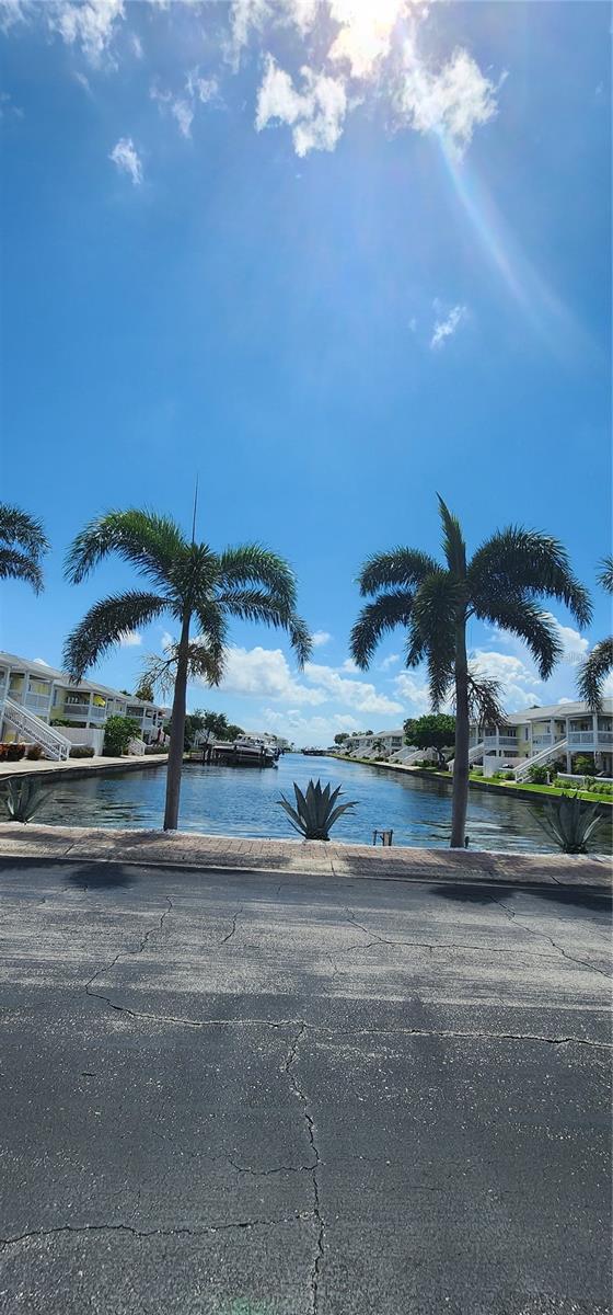 5215 COQUINA KEY DR SE #B, ST PETERSBURG, FL — photo 33