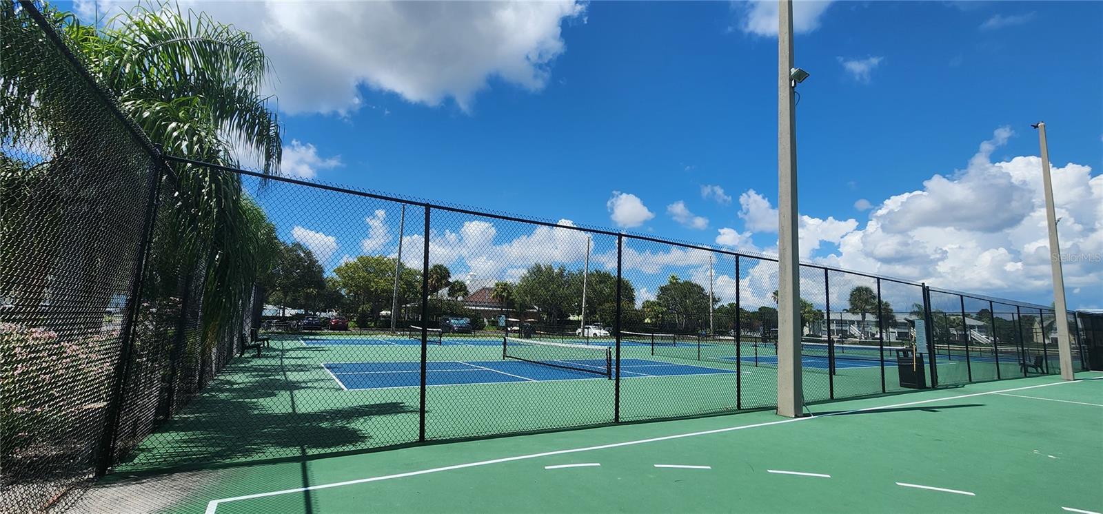 5215 COQUINA KEY DR SE #B, ST PETERSBURG, FL — photo 35