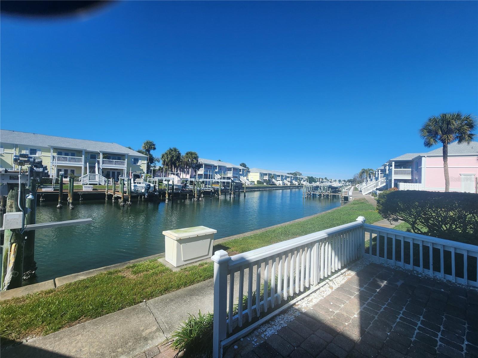 5215 COQUINA KEY DR SE #B, ST PETERSBURG, FL — photo 22