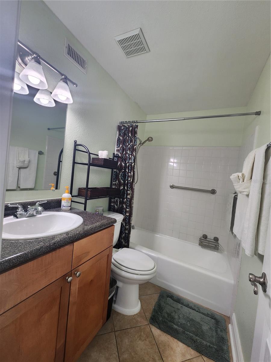 5215 COQUINA KEY DR SE #B, ST PETERSBURG, FL — photo 16