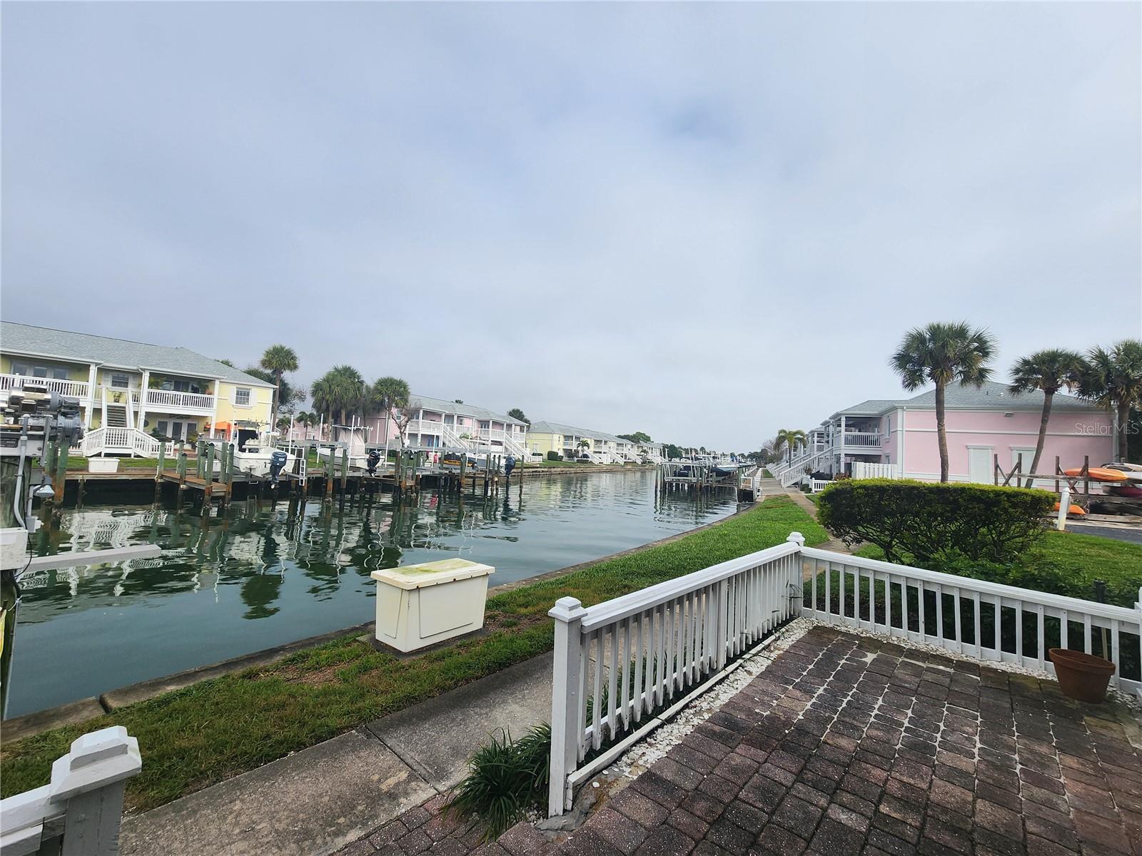 5215 COQUINA KEY DR SE #B, ST PETERSBURG, FL — photo 23