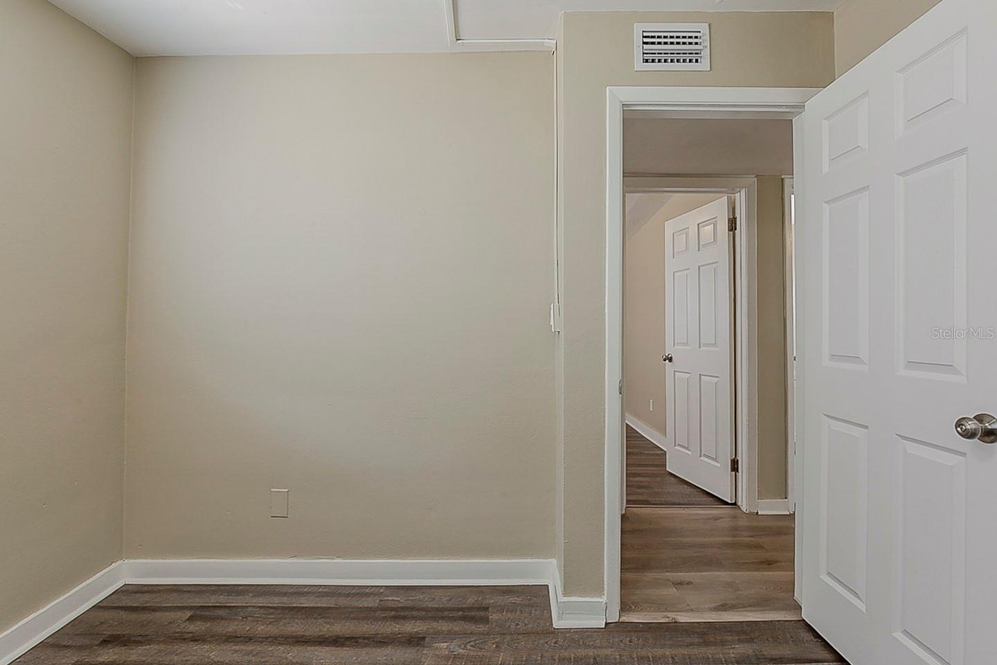 4010 EMERSON AVE S, ST PETERSBURG, FL — photo 14