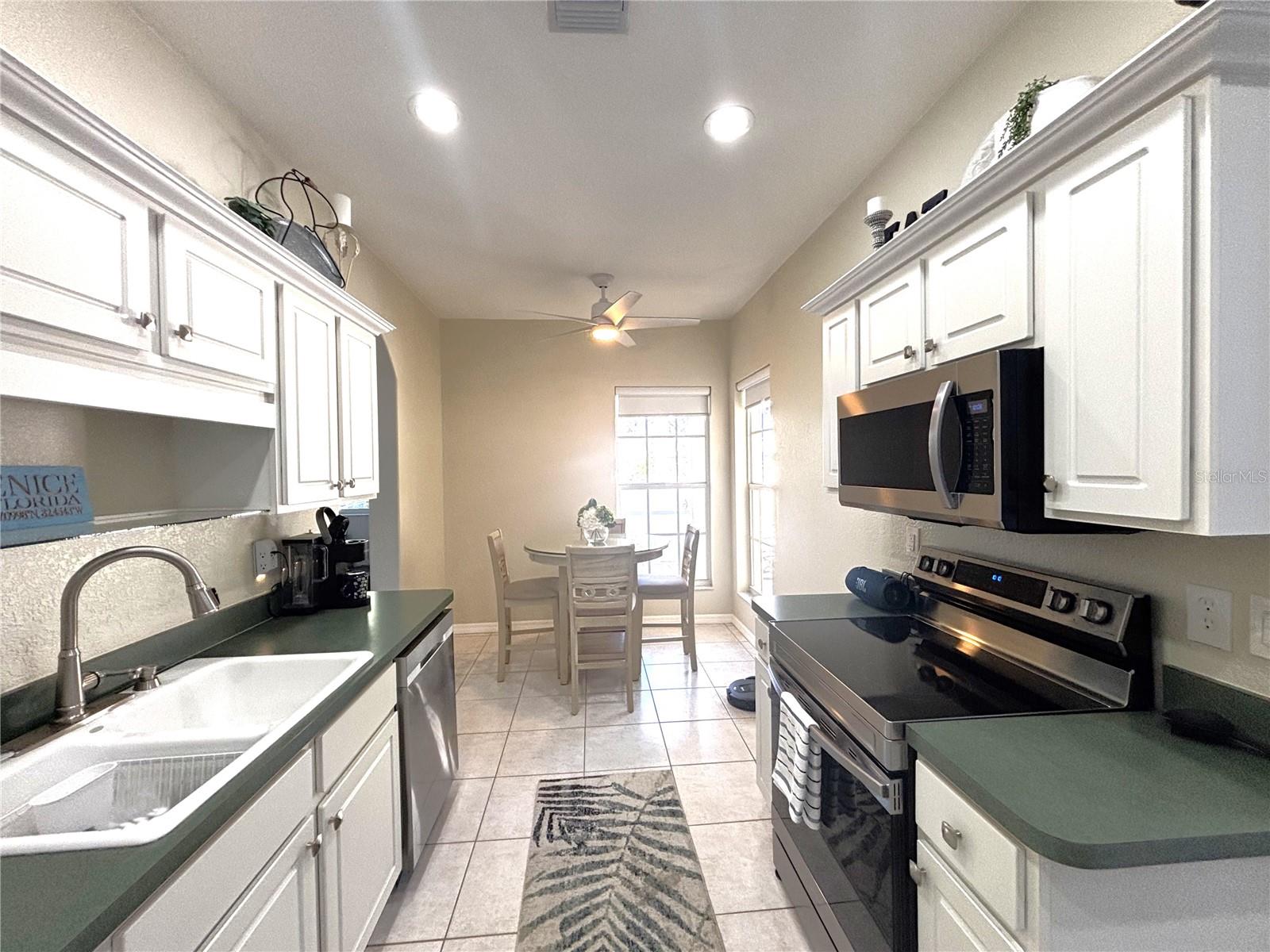 1759 FOUNTAIN VIEW CIR #1759, VENICE, FL — photo 3