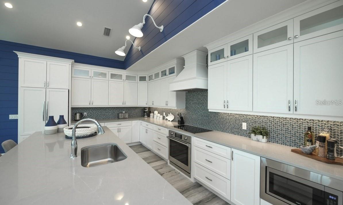212 SPRING AVE, ANNA MARIA, FL — photo 2