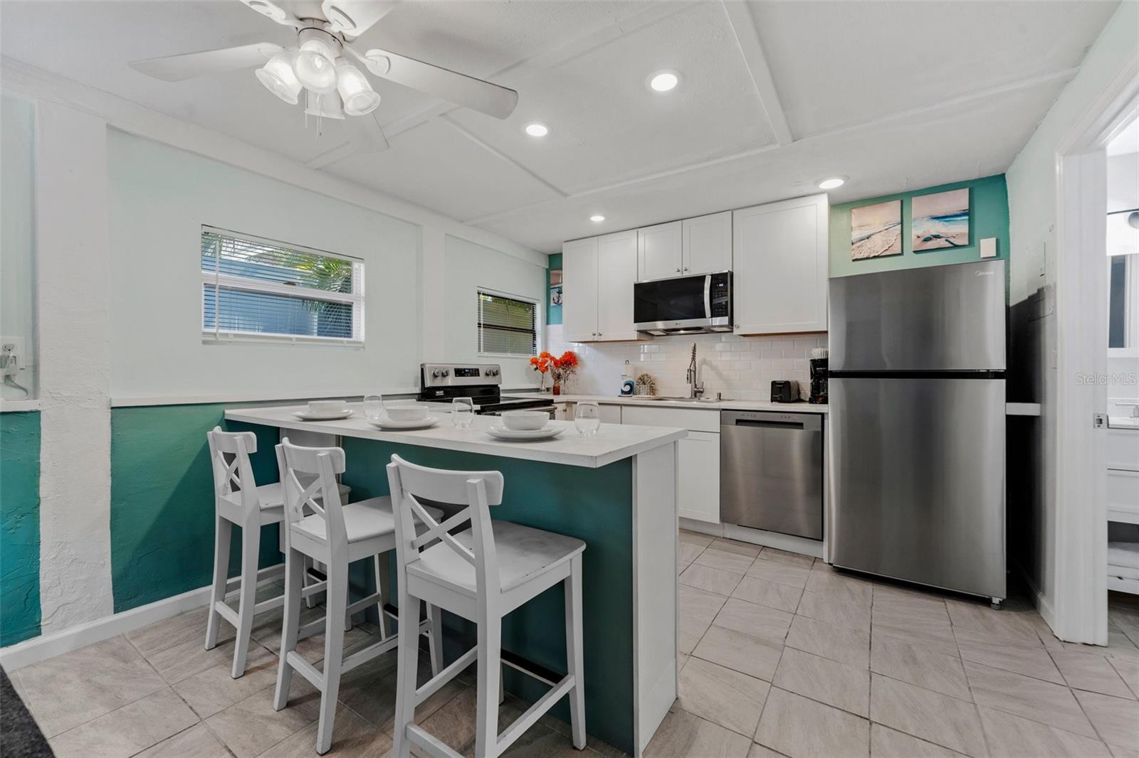 3018 GULF DR, HOLMES BEACH, FL — photo 4