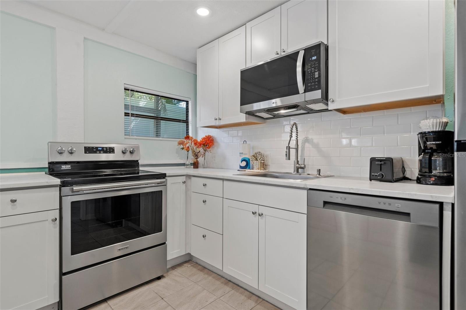 3018 GULF DR, HOLMES BEACH, FL — photo 26