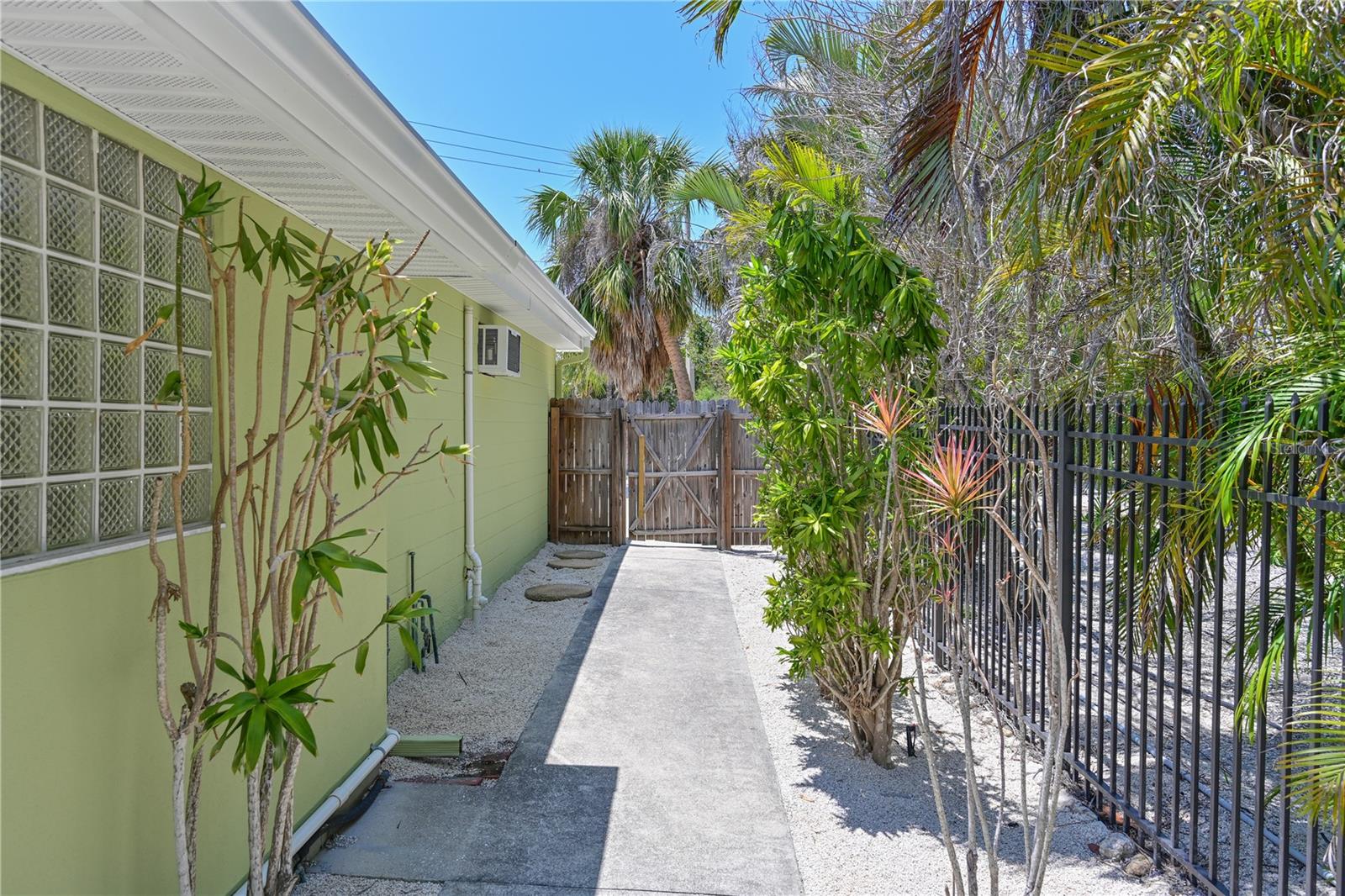 5924 GULF OF MEXICO DR, LONGBOAT KEY, FL — photo 31