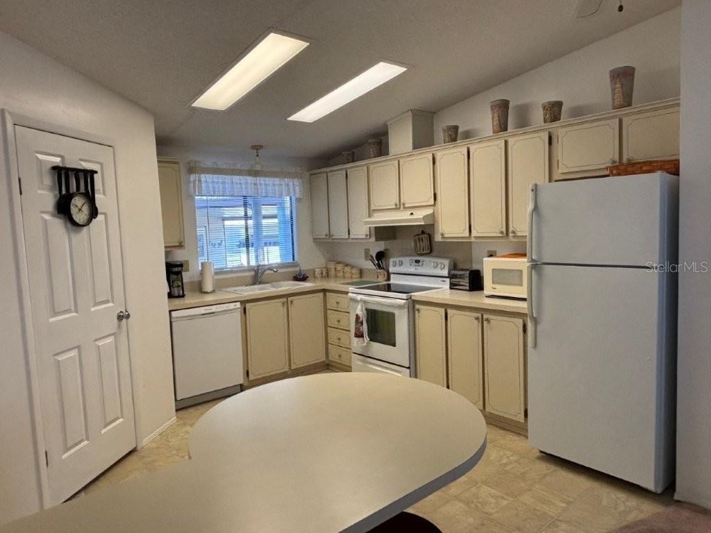 617 WEBB WAY, LADY LAKE, FL — photo 10