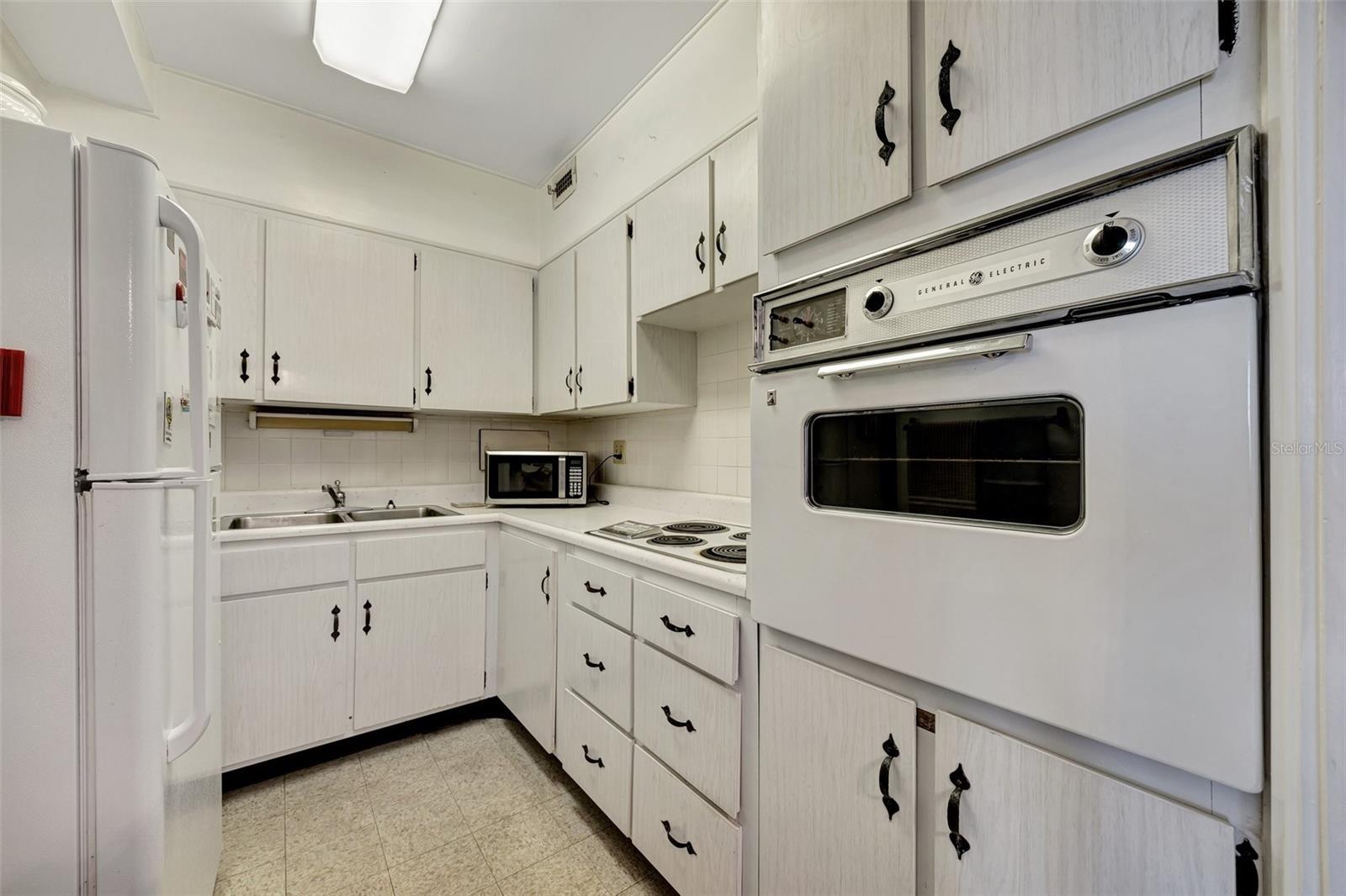 31 ISLAND WAY #1403, CLEARWATER BEACH, FL — photo 10
