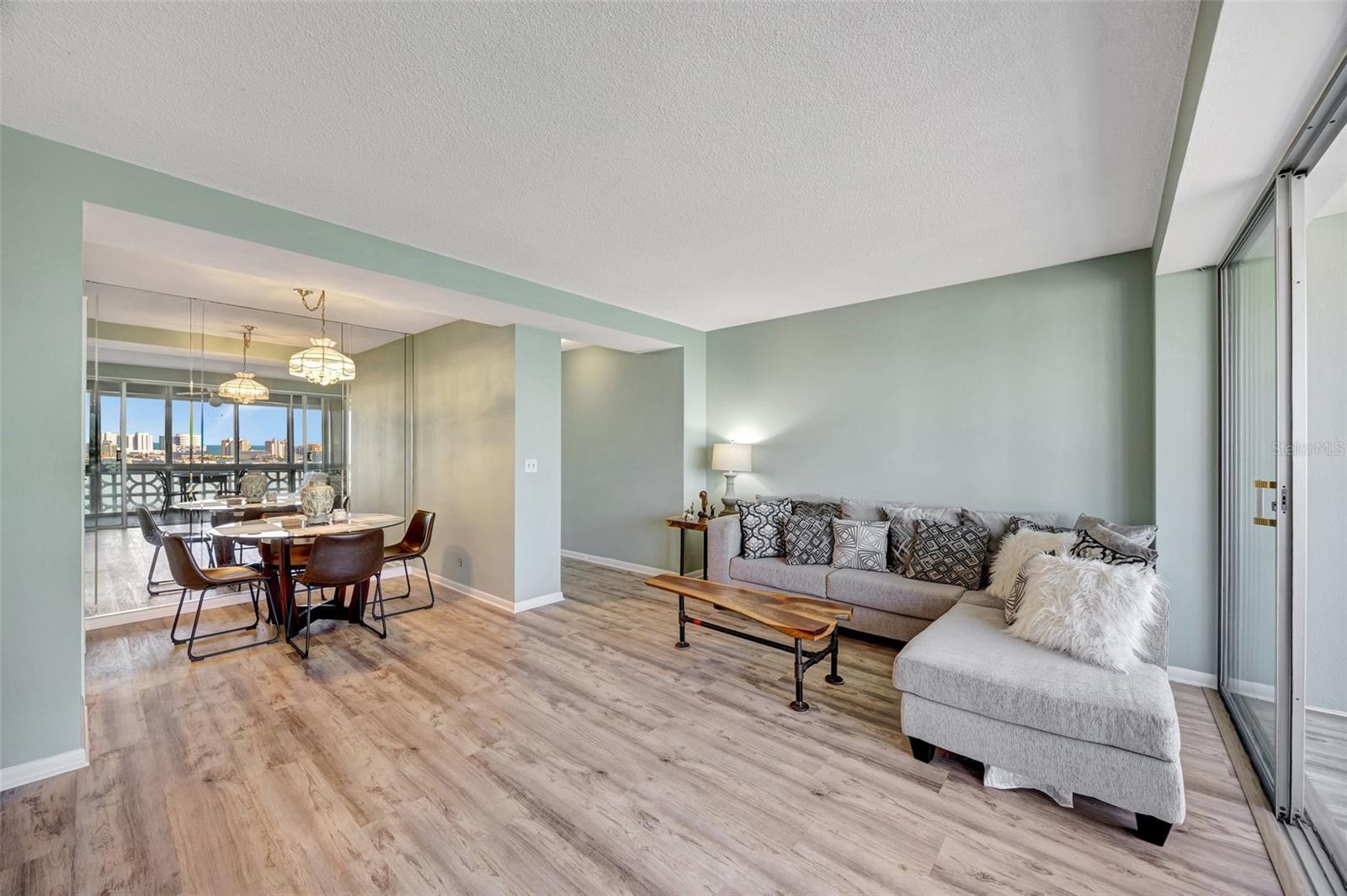 31 ISLAND WAY #1403, CLEARWATER BEACH, FL — photo 21