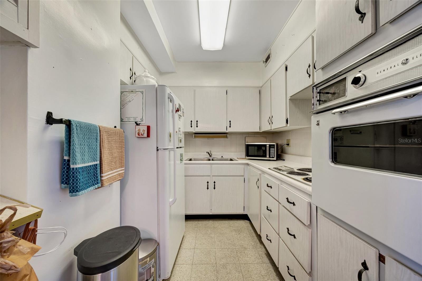 31 ISLAND WAY #1403, CLEARWATER BEACH, FL — photo 23