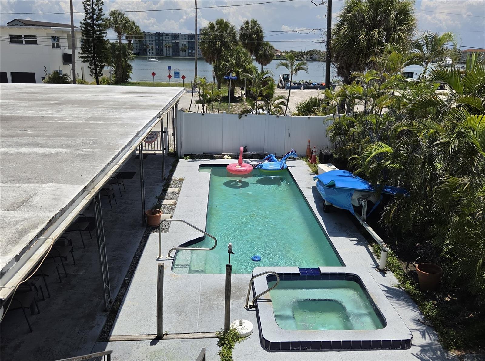 580 BAY ESPLANADE, CLEARWATER BEACH, FL — photo 2