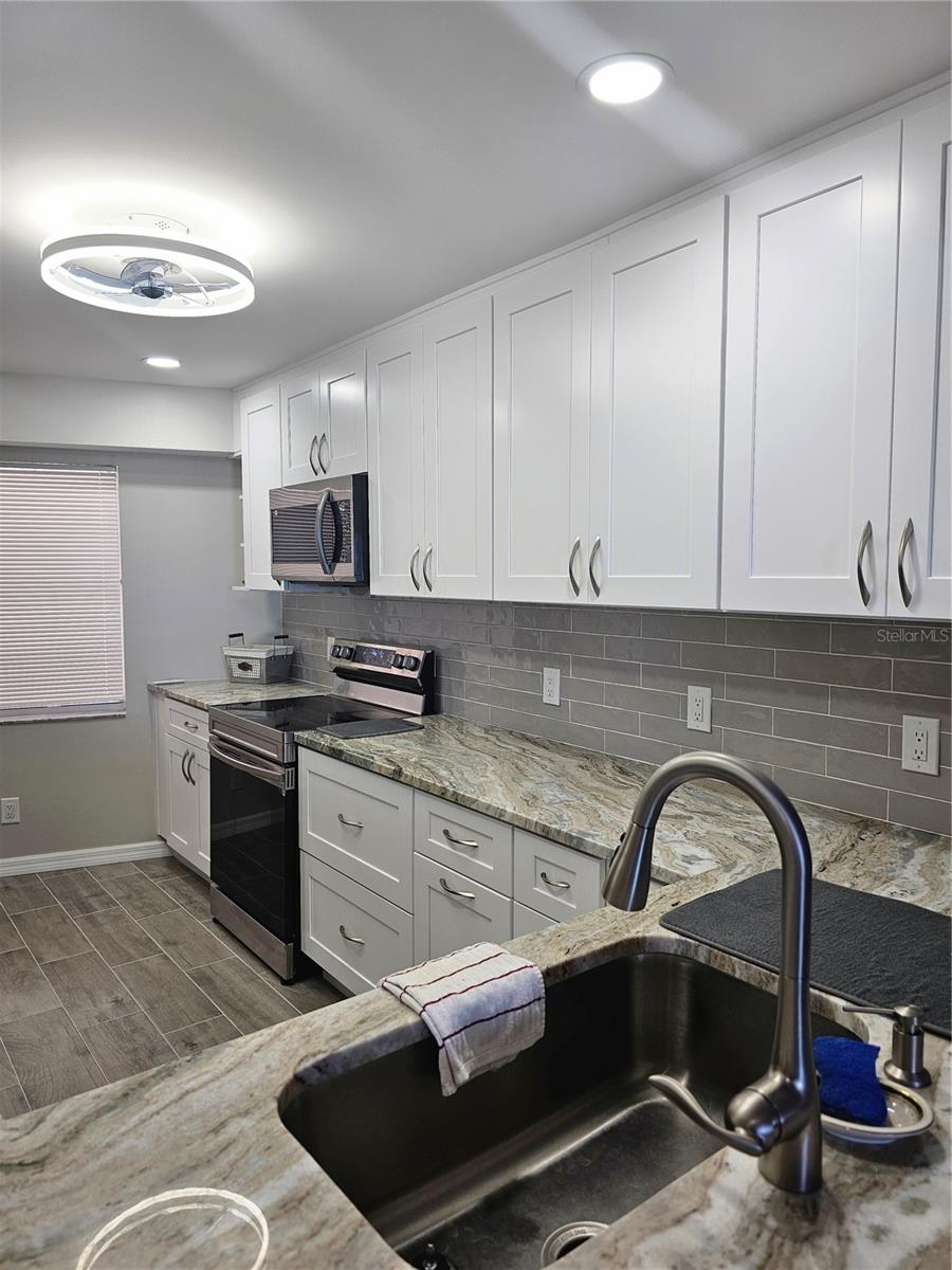 3100 GULF BLVD #221, BELLEAIR BEACH, FL — photo 2