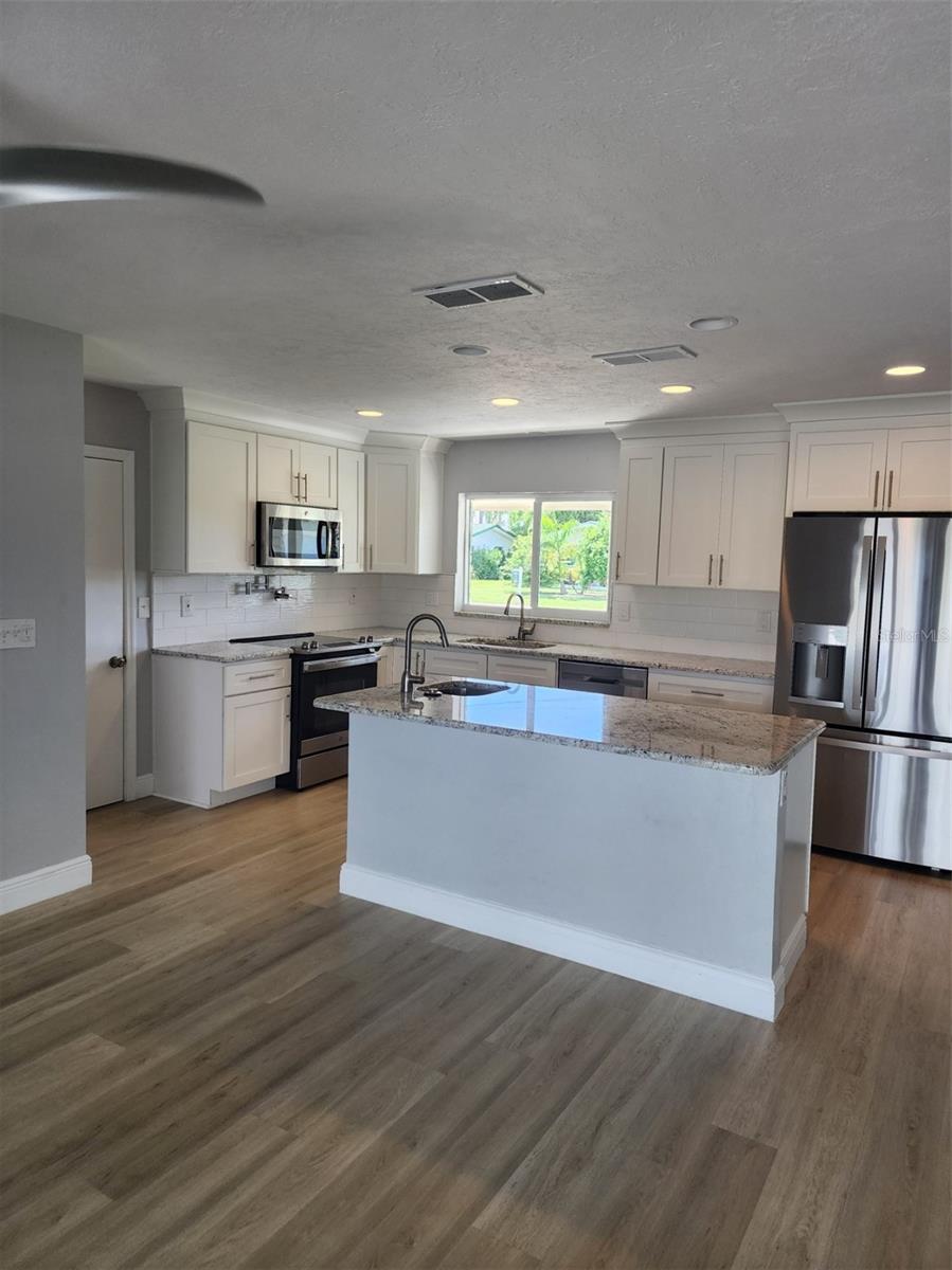 5325 COCOA CT, CAPE CORAL, FL — photo 3