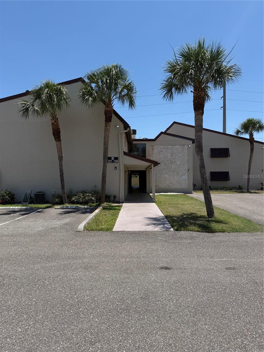 7273 CLOISTER DR #121, SARASOTA, FL