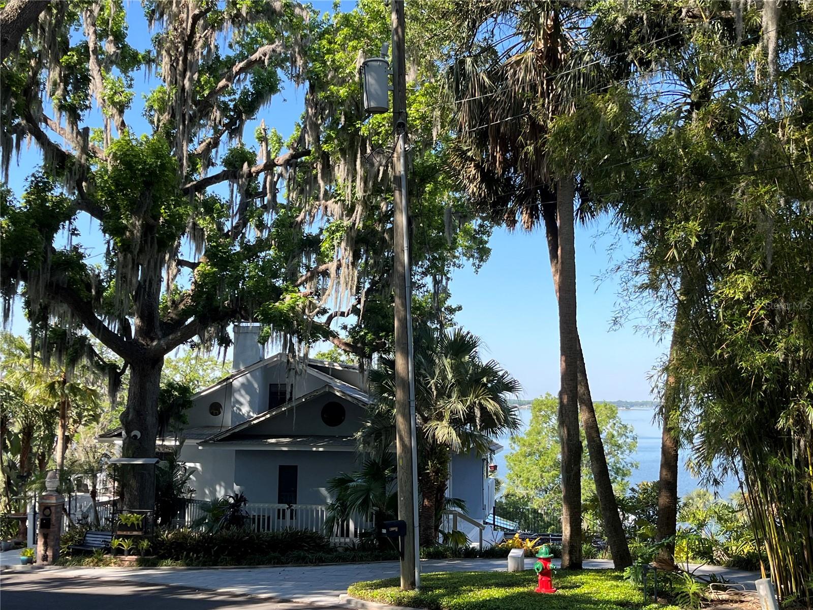 629 HELEN ST, MOUNT DORA, FL
