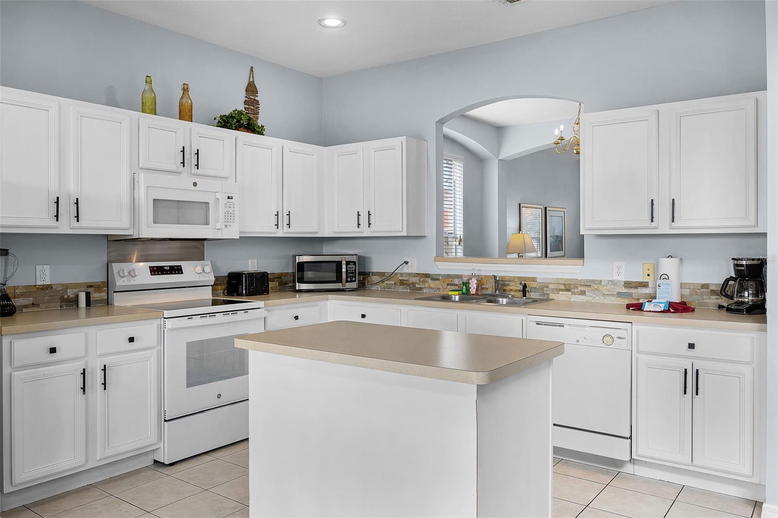 321 ROSSO DR, DAVENPORT, FL — photo 9