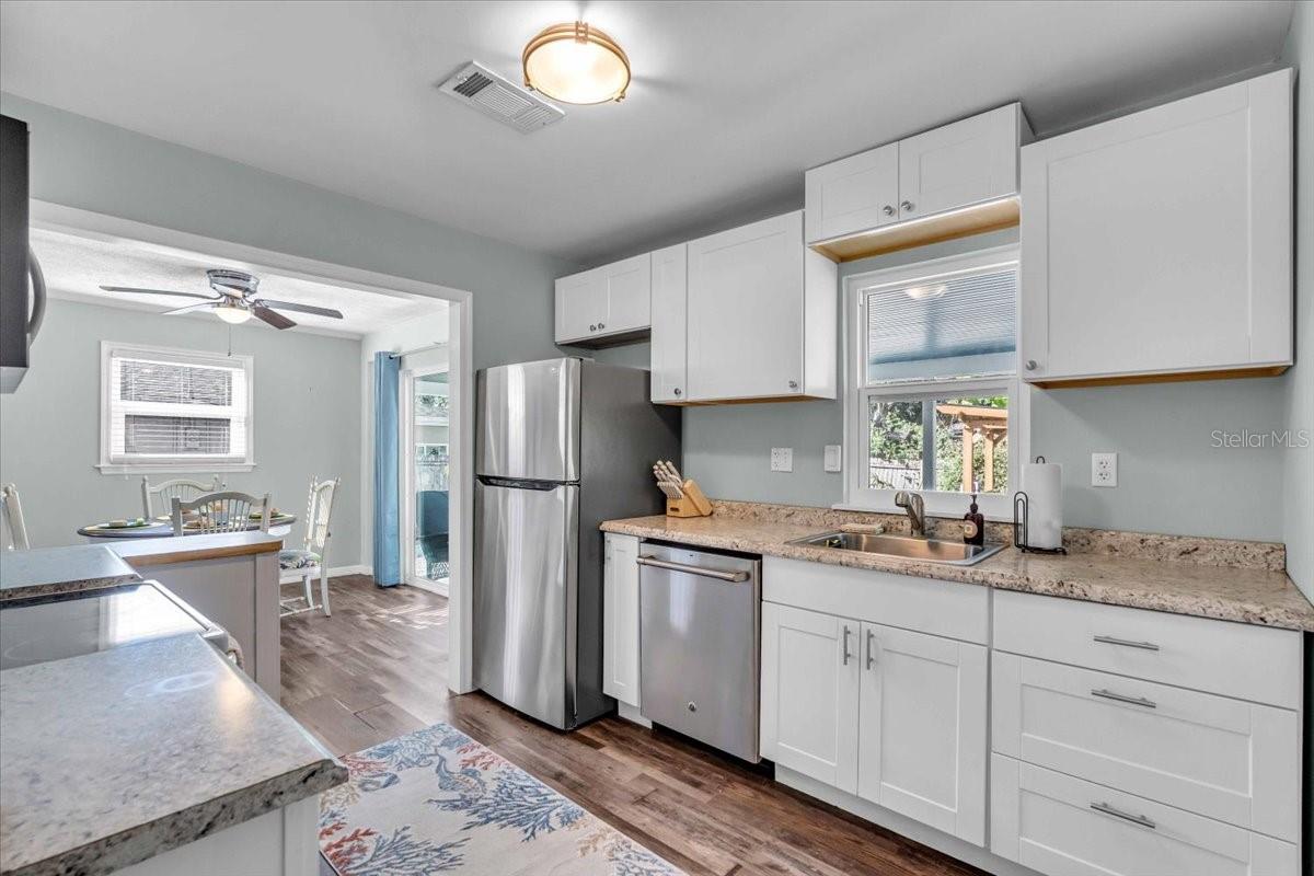 3843 CHAPEL DR, SARASOTA, FL — photo 4
