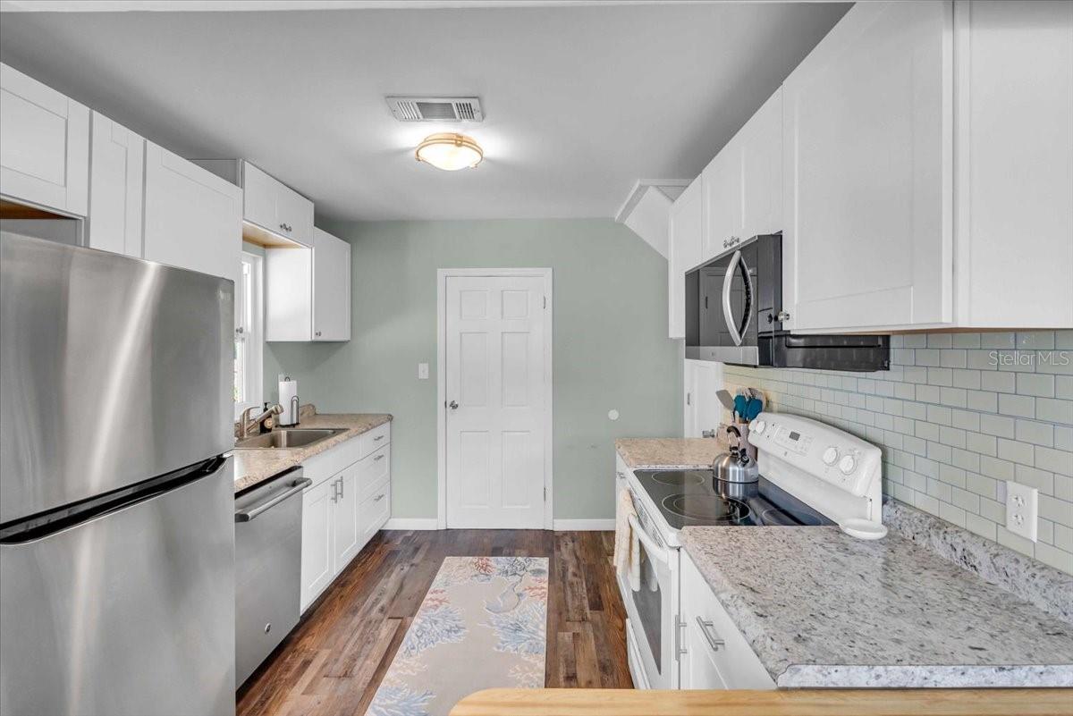 3843 CHAPEL DR, SARASOTA, FL — photo 17