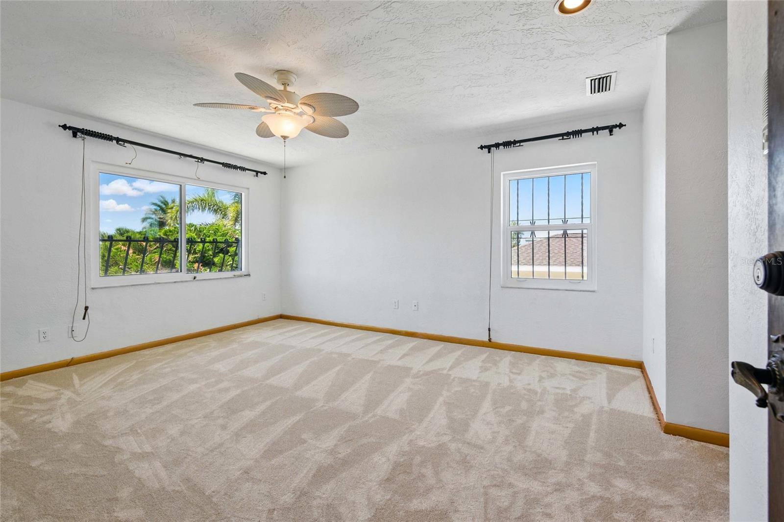 11285 8TH ST E, TREASURE ISLAND, FL — photo 32