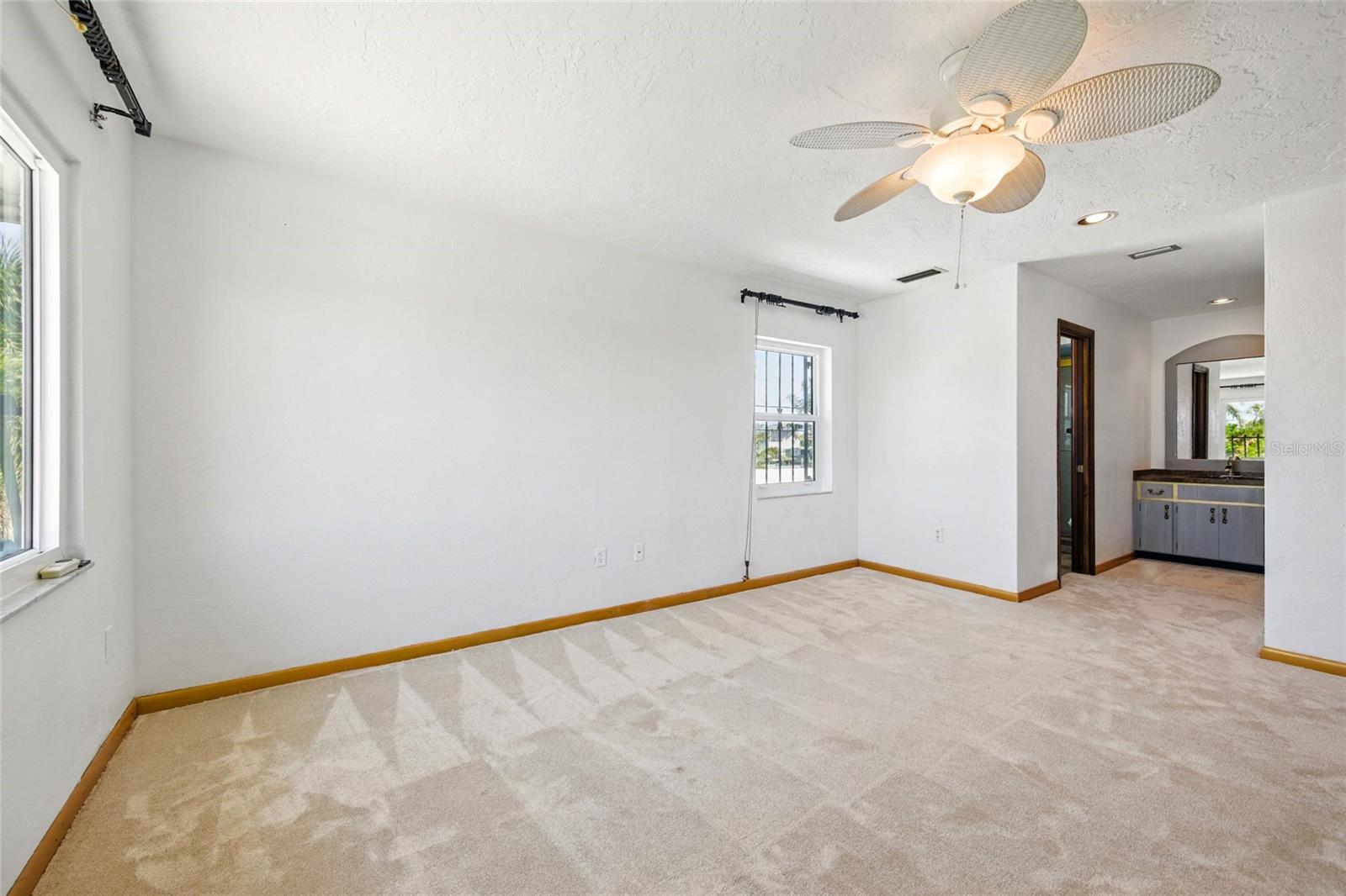 11285 8TH ST E, TREASURE ISLAND, FL — photo 33
