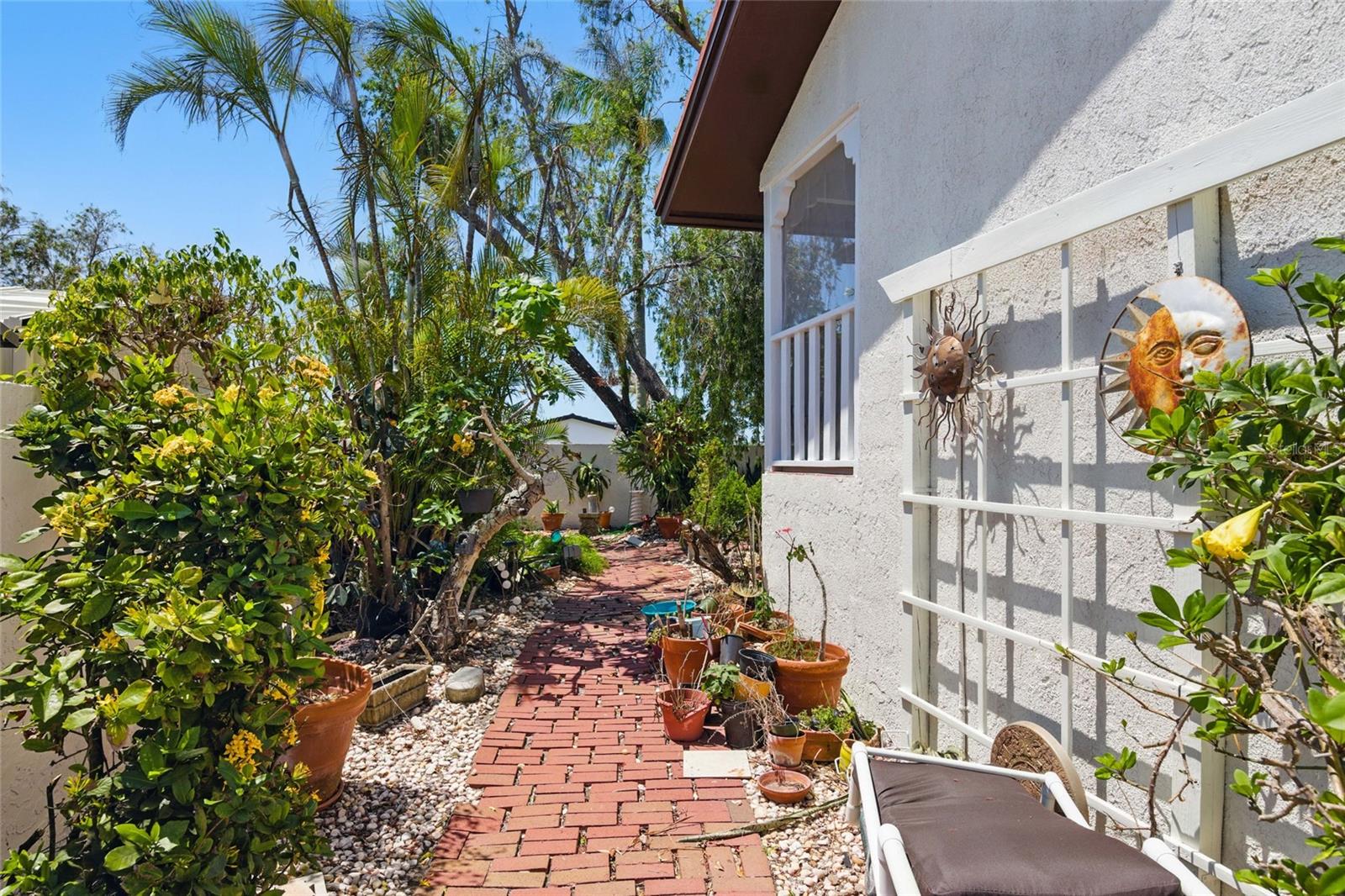11285 8TH ST E, TREASURE ISLAND, FL — photo 40