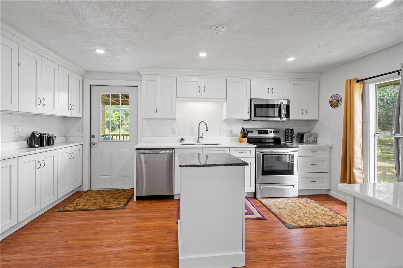 6850 SE 192ND CT, MORRISTON, FL — photo 2